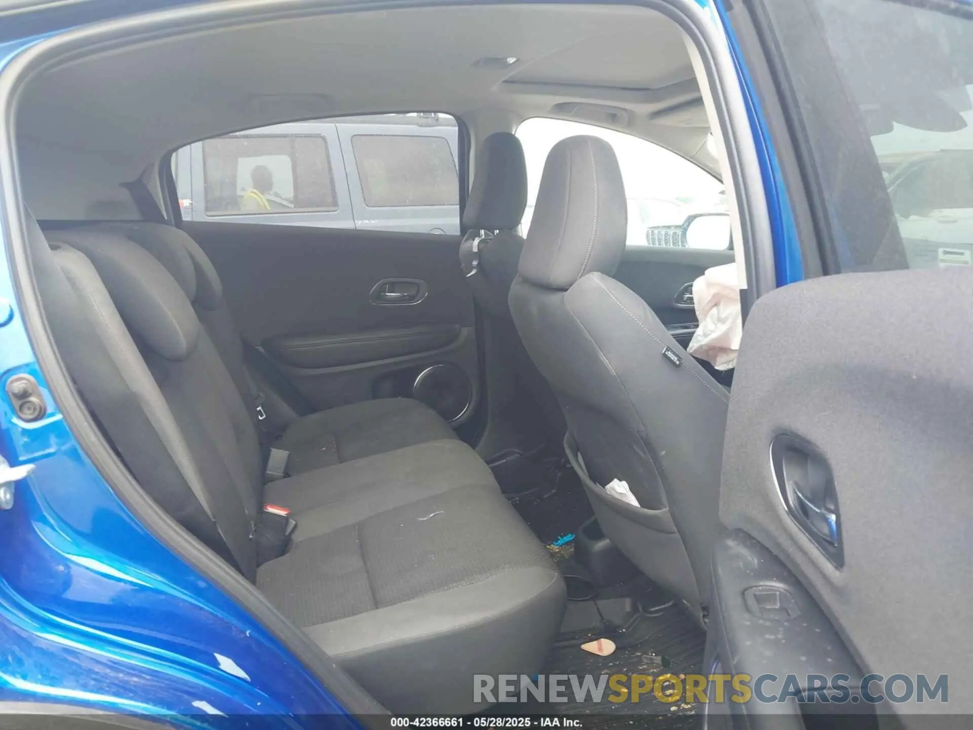 8 Photograph of a damaged car 3CZRU5H51NM710872 HONDA HR-V 2022