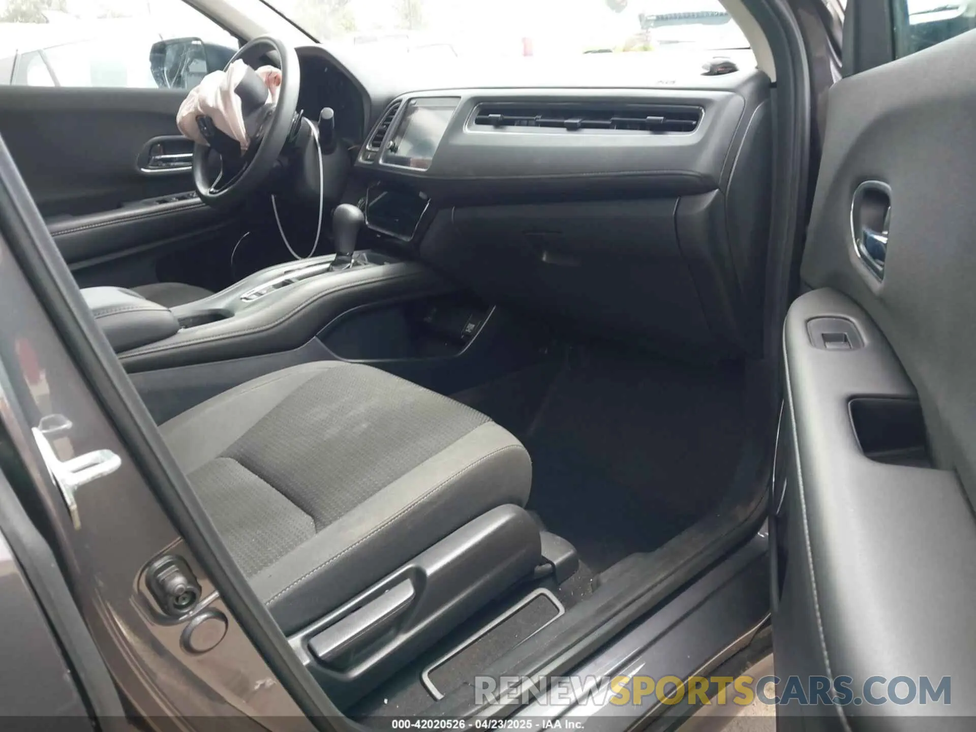 5 Photograph of a damaged car 3CZRU5H51NM719006 HONDA HR-V 2022