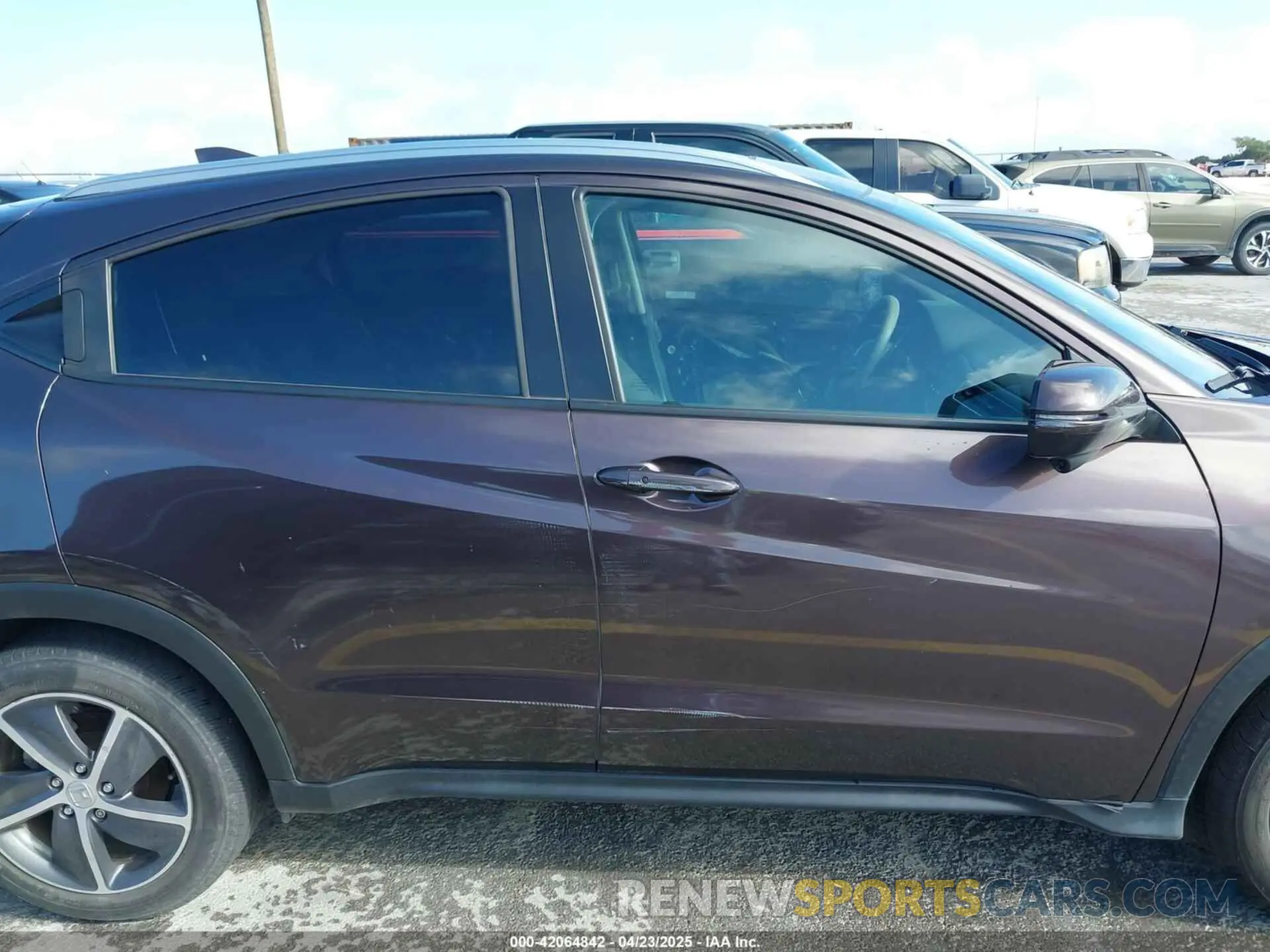 13 Photograph of a damaged car 3CZRU5H51NM719345 HONDA HR-V 2022