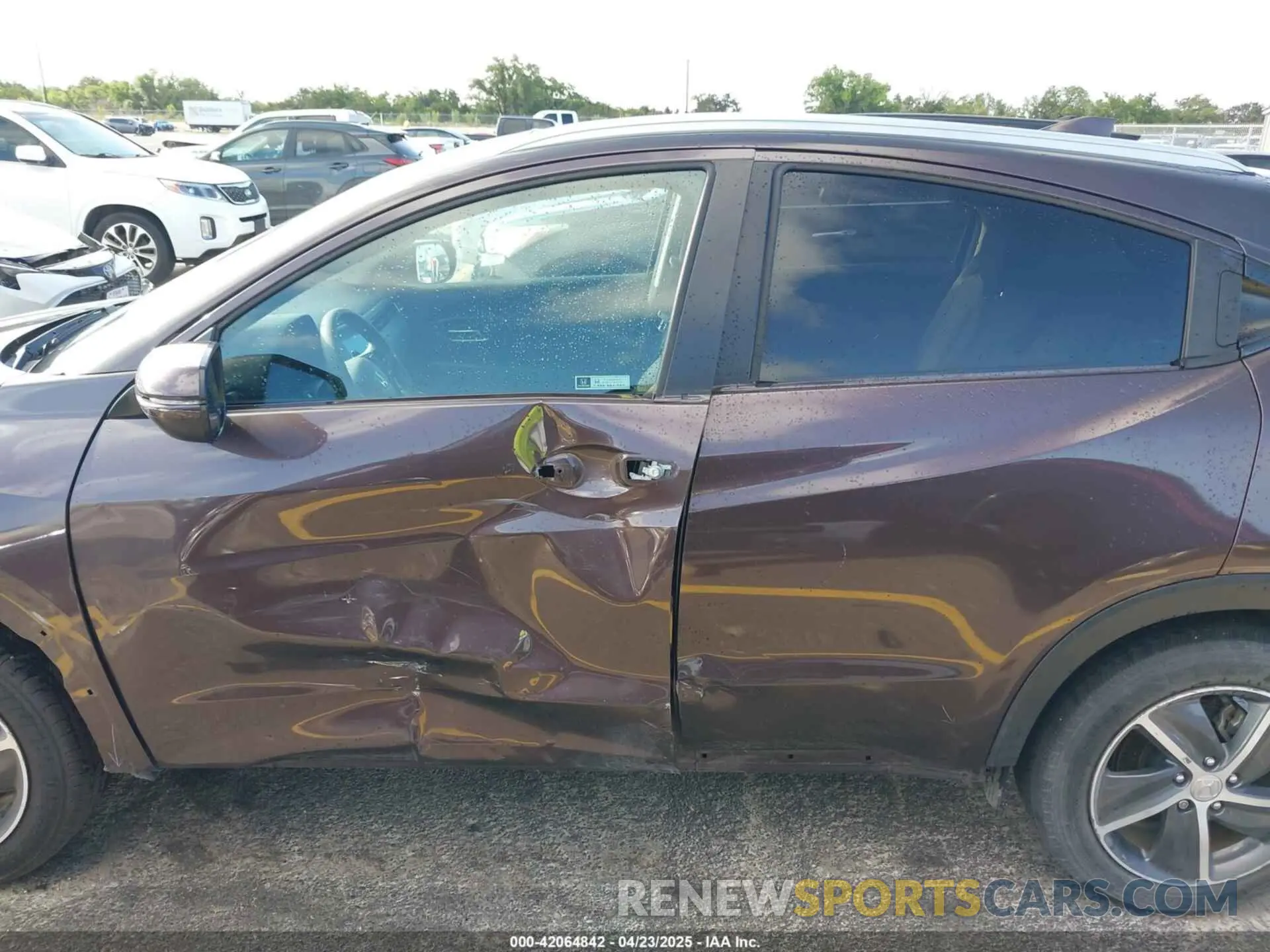 14 Photograph of a damaged car 3CZRU5H51NM719345 HONDA HR-V 2022