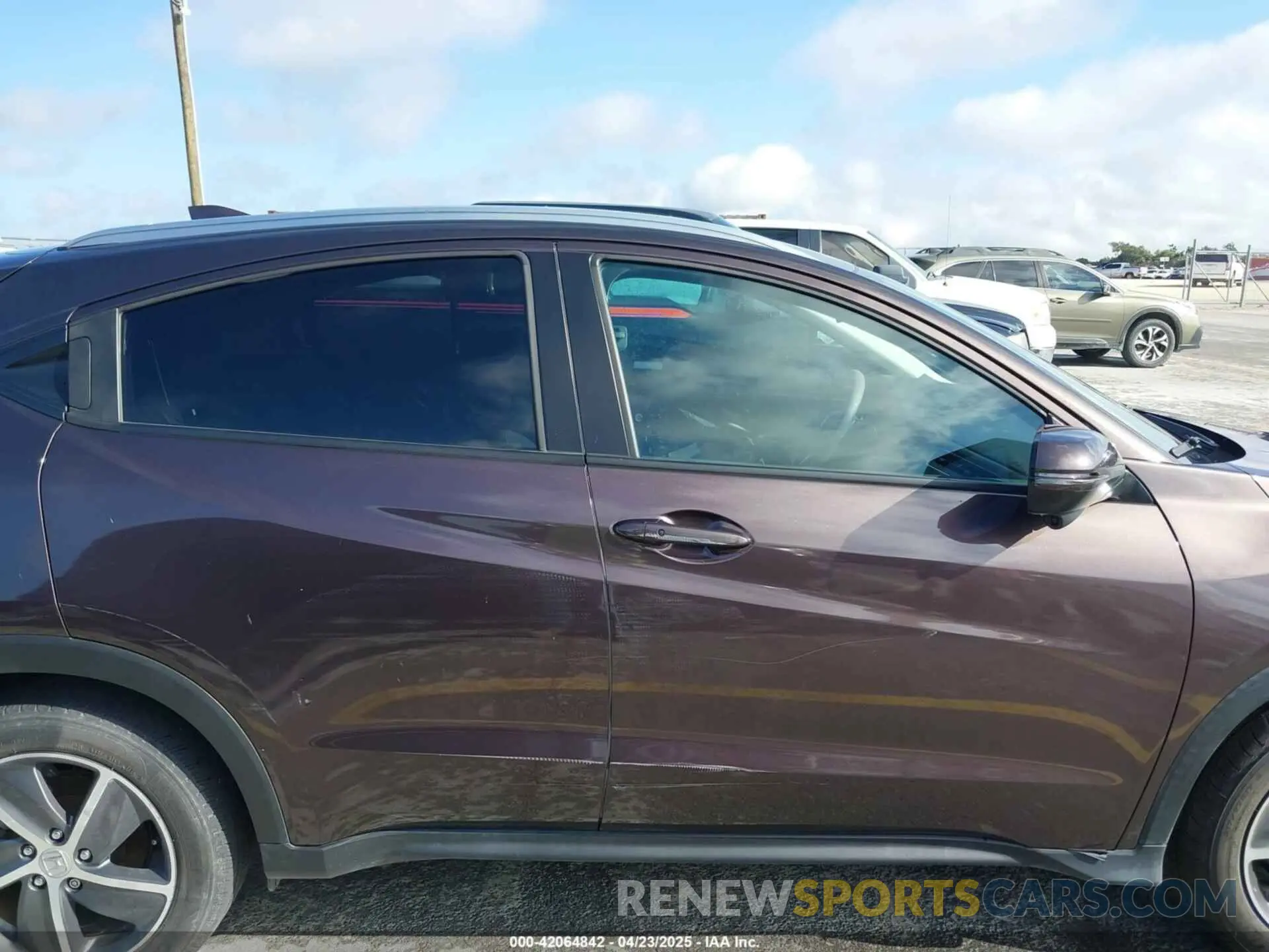 17 Photograph of a damaged car 3CZRU5H51NM719345 HONDA HR-V 2022