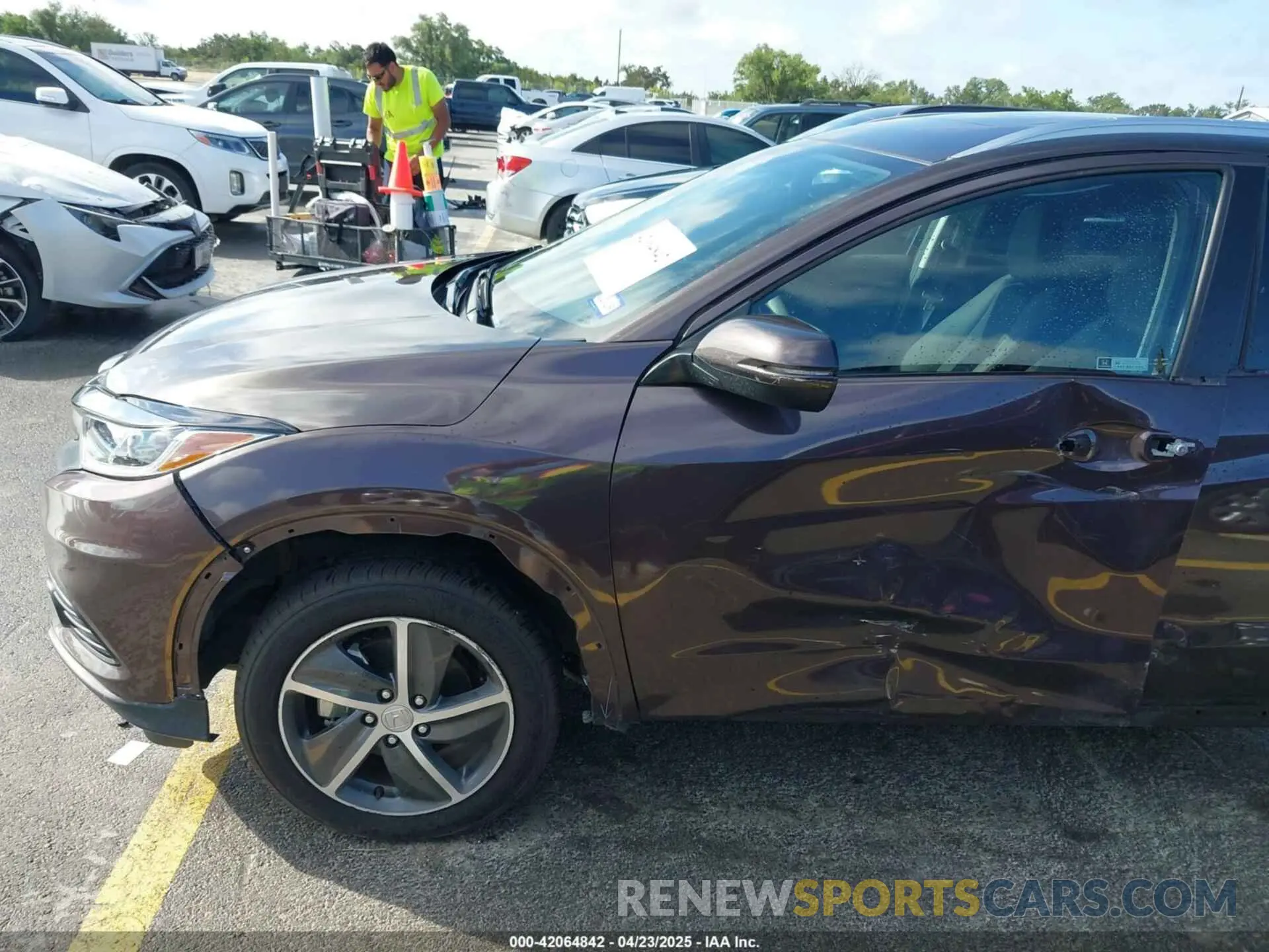 6 Photograph of a damaged car 3CZRU5H51NM719345 HONDA HR-V 2022