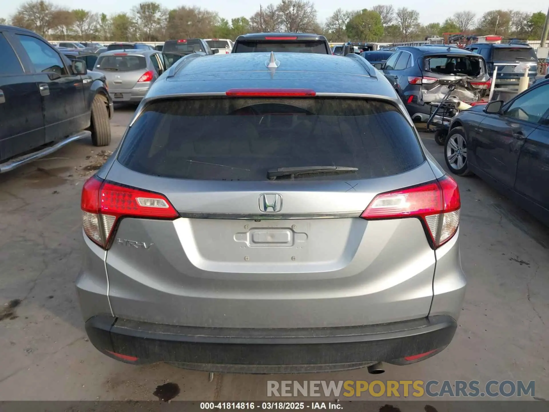 16 Photograph of a damaged car 3CZRU5H51NM732256 HONDA HR-V 2022