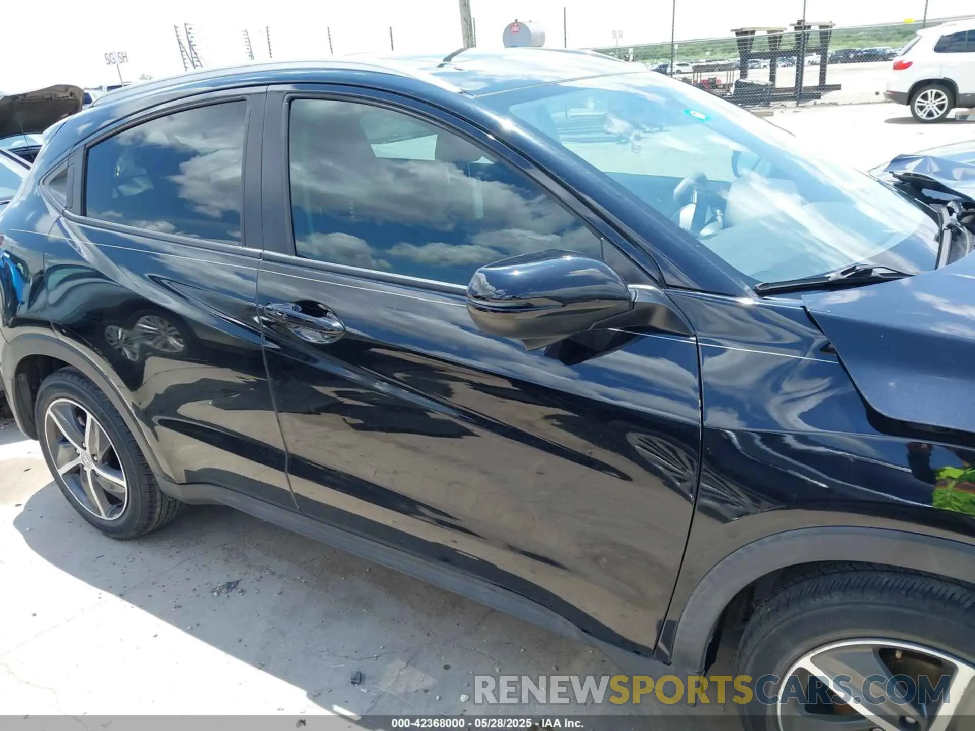 13 Photograph of a damaged car 3CZRU5H52NM700223 HONDA HR-V 2022