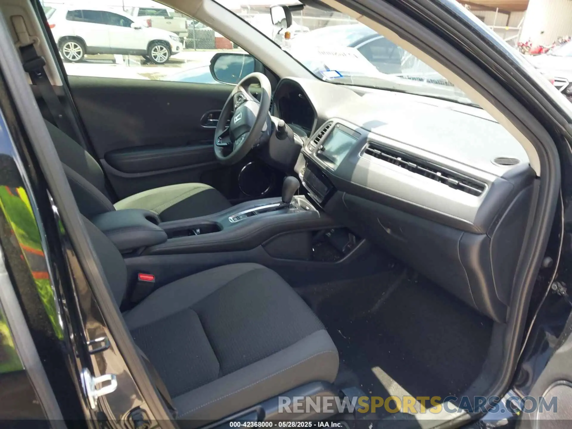 5 Photograph of a damaged car 3CZRU5H52NM700223 HONDA HR-V 2022