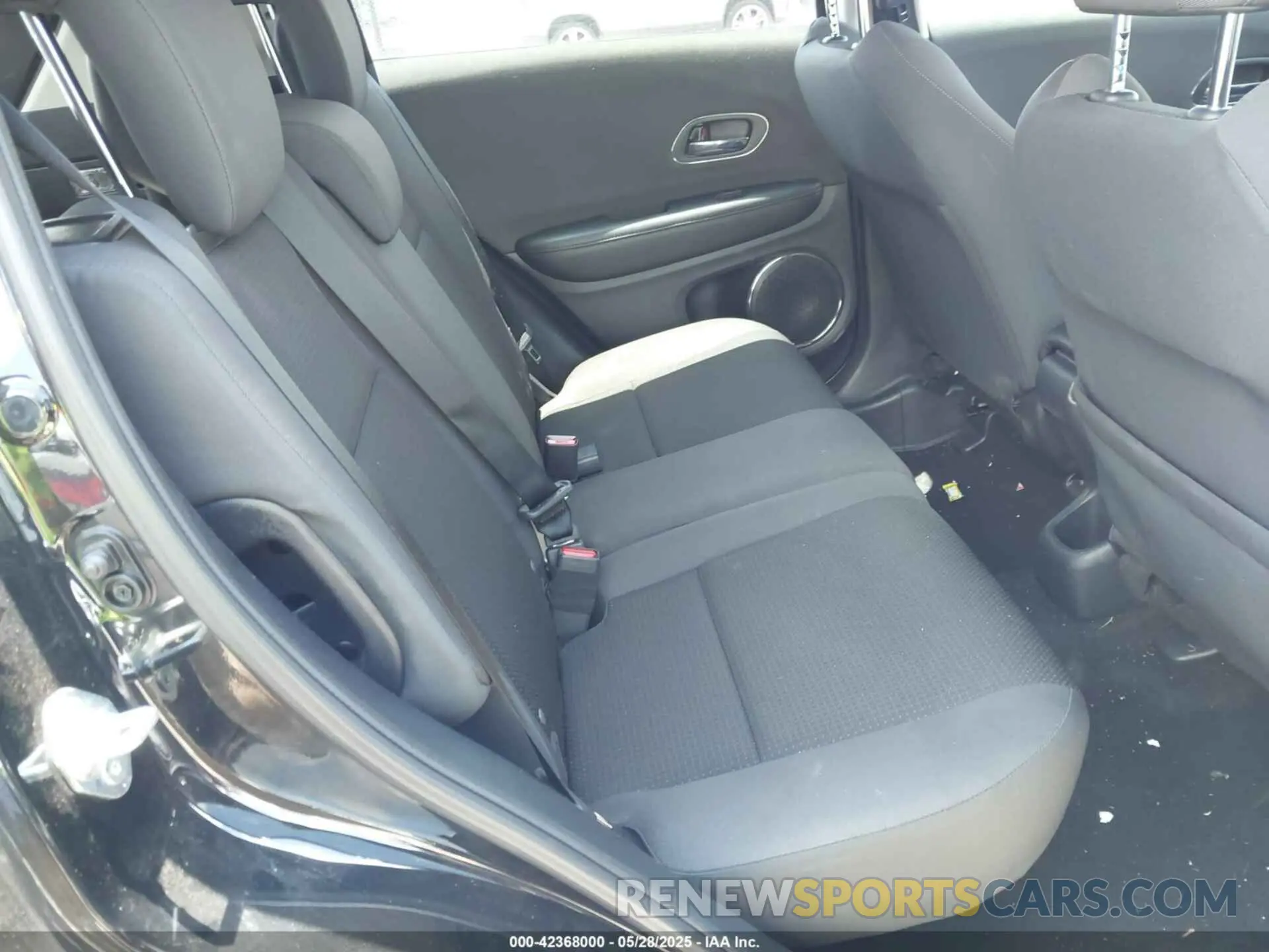 8 Photograph of a damaged car 3CZRU5H52NM700223 HONDA HR-V 2022