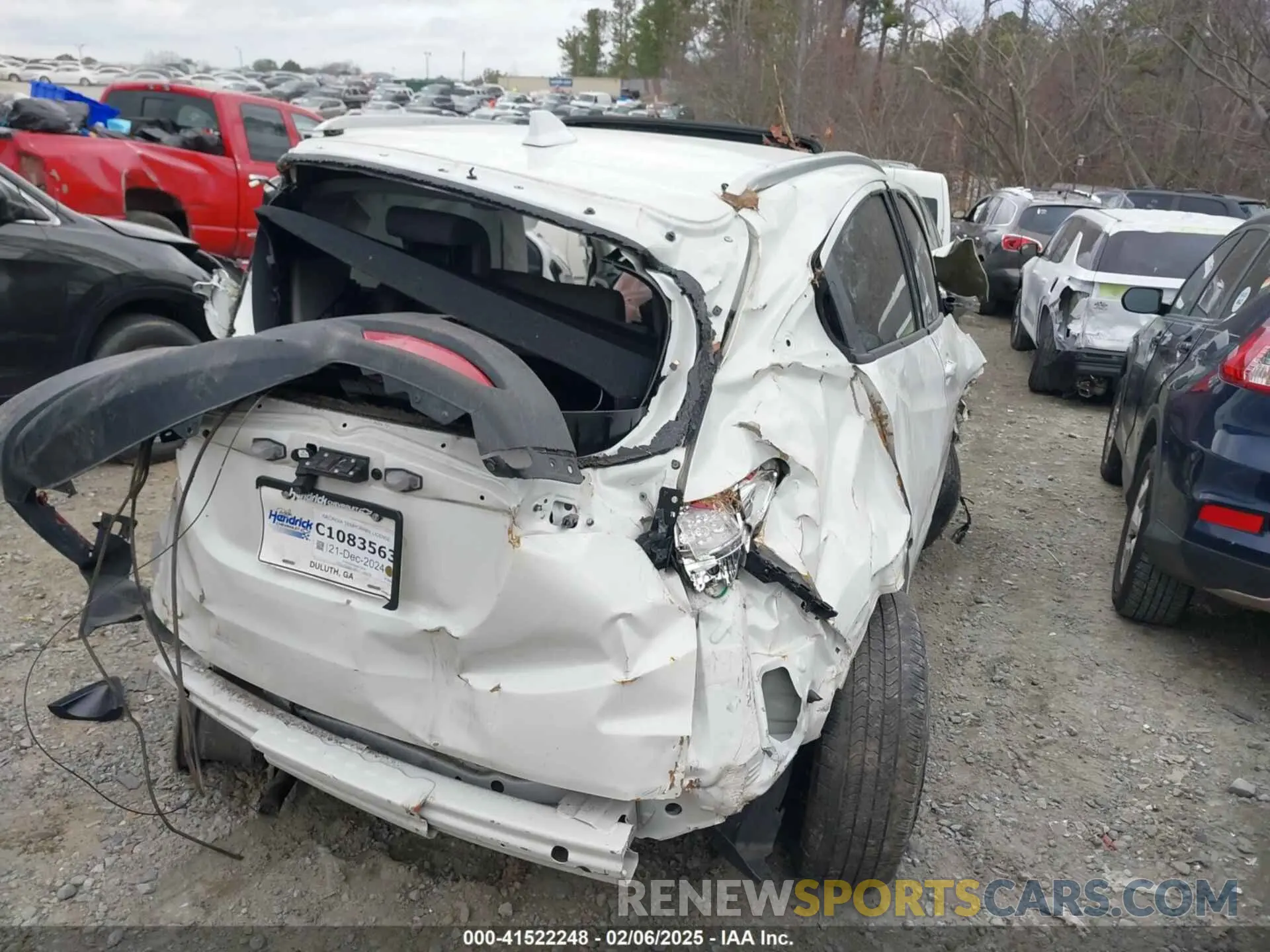 4 Photograph of a damaged car 3CZRU5H52NM730791 HONDA HR-V 2022