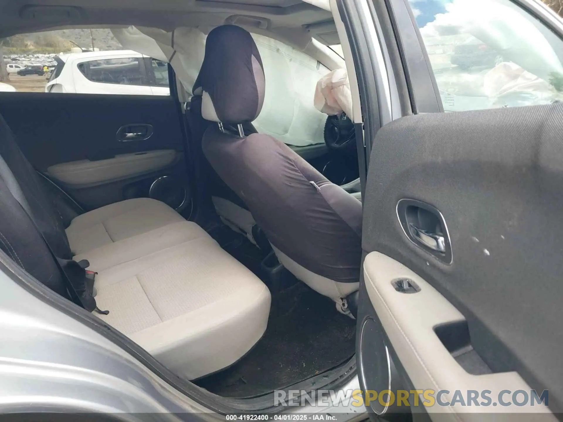 8 Photograph of a damaged car 3CZRU5H52NM734551 HONDA HR-V 2022