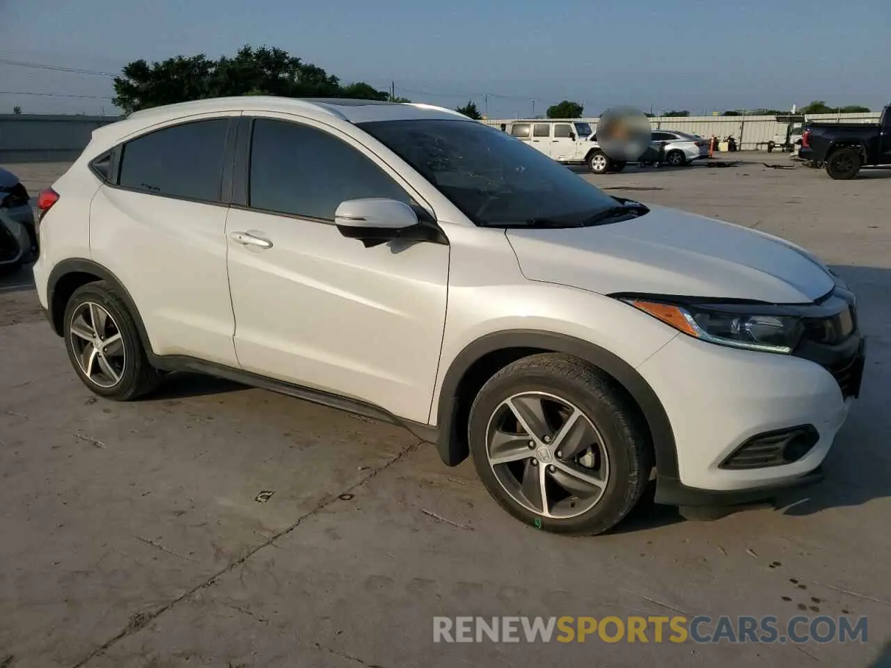 4 Photograph of a damaged car 3CZRU5H52NM735005 HONDA HR-V 2022