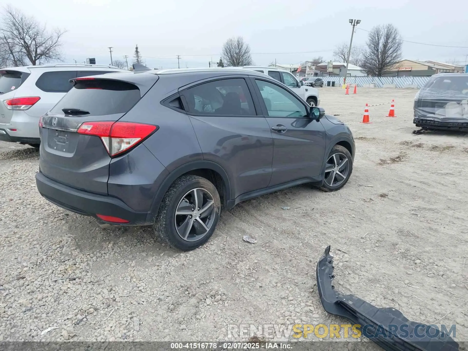 4 Photograph of a damaged car 3CZRU5H53NM742822 HONDA HR-V 2022