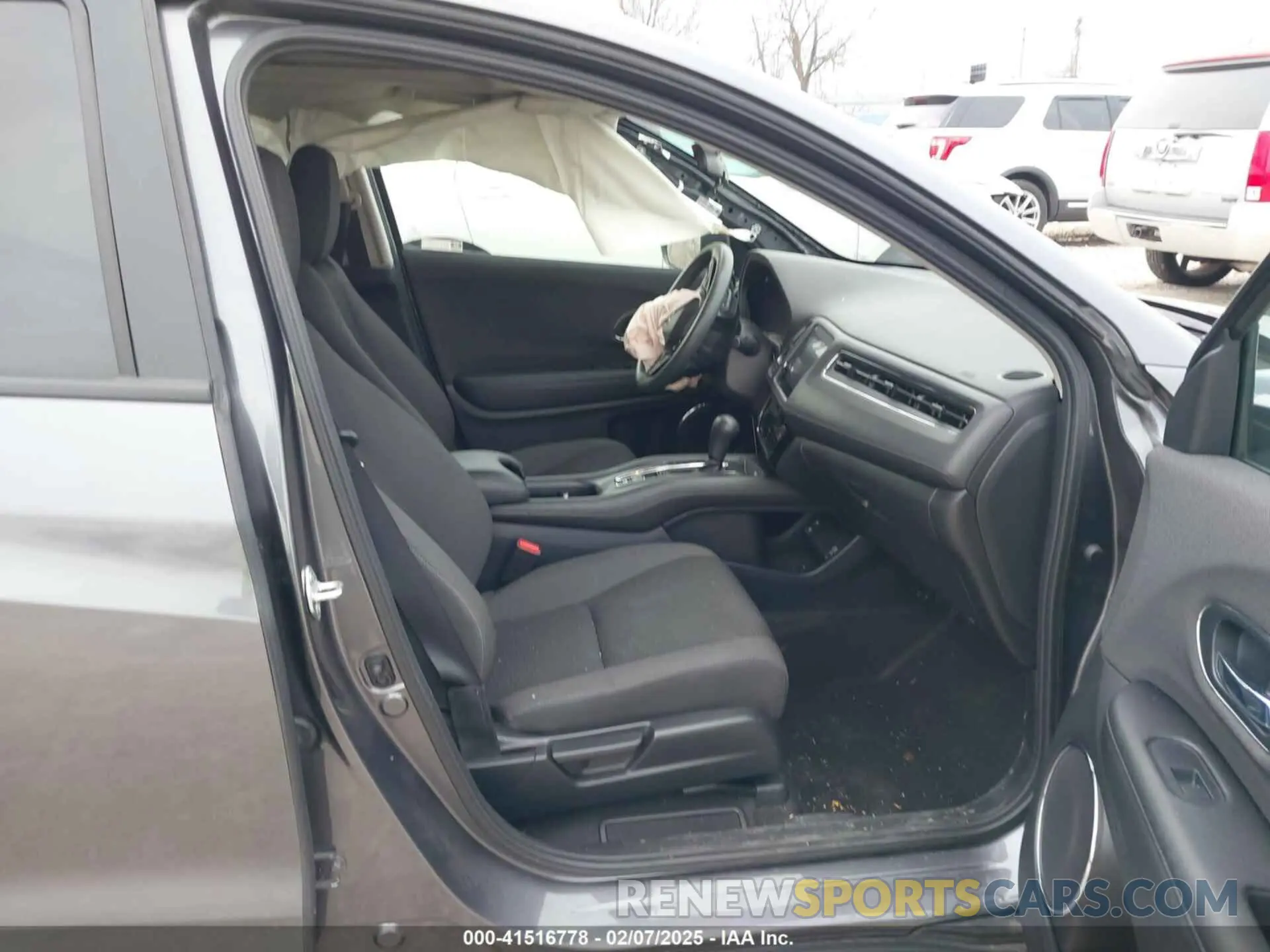 5 Photograph of a damaged car 3CZRU5H53NM742822 HONDA HR-V 2022