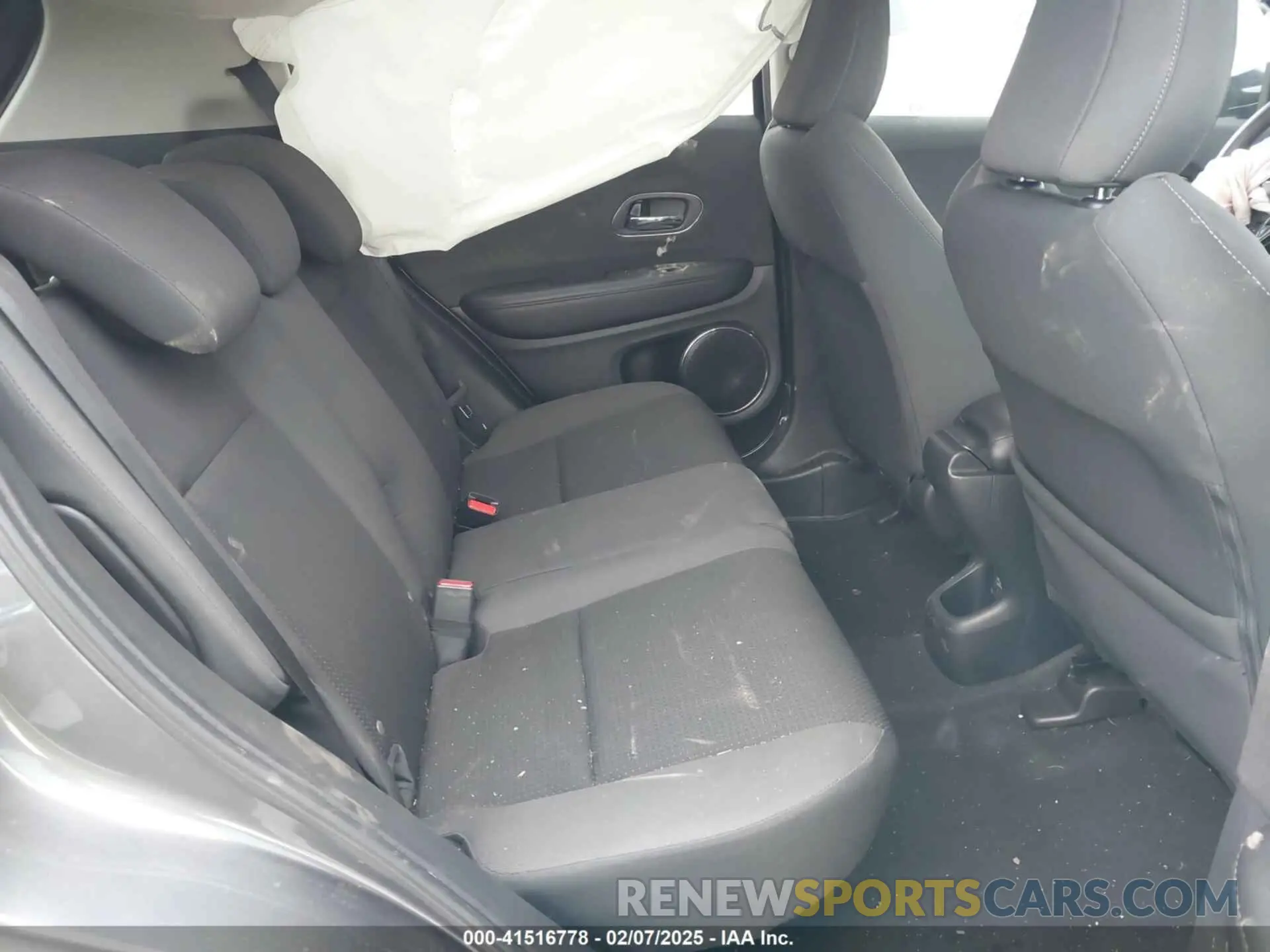 8 Photograph of a damaged car 3CZRU5H53NM742822 HONDA HR-V 2022