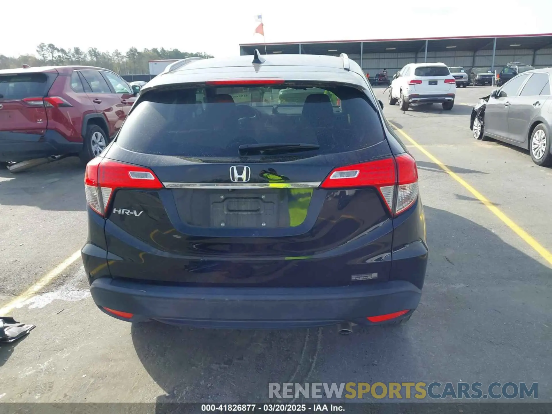 17 Photograph of a damaged car 3CZRU5H54NM701230 HONDA HR-V 2022