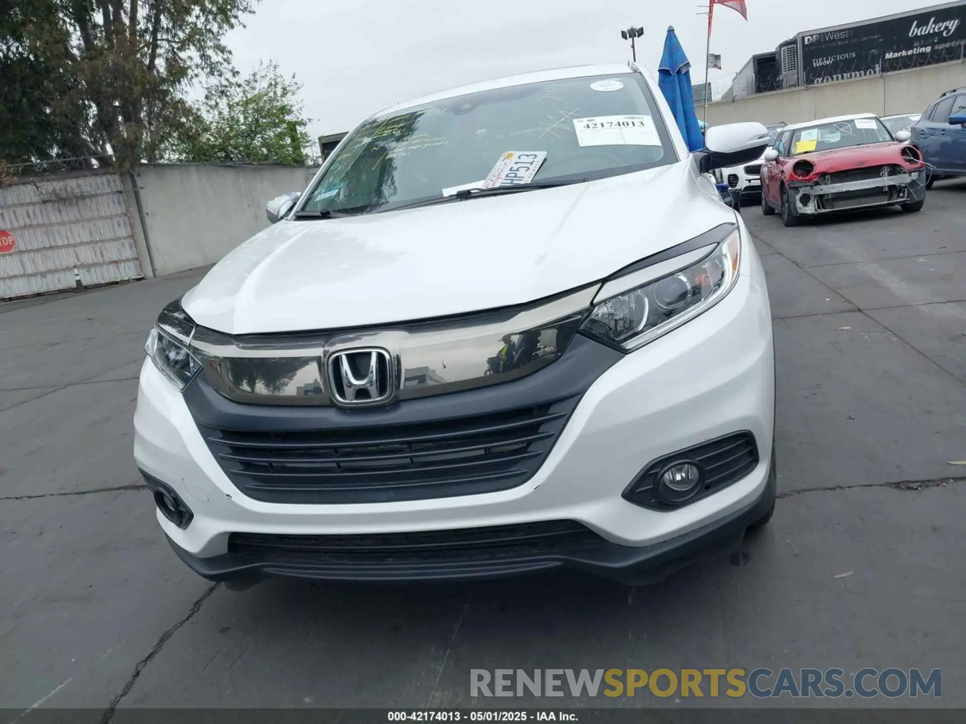 12 Photograph of a damaged car 3CZRU5H56NM744659 HONDA HR-V 2022