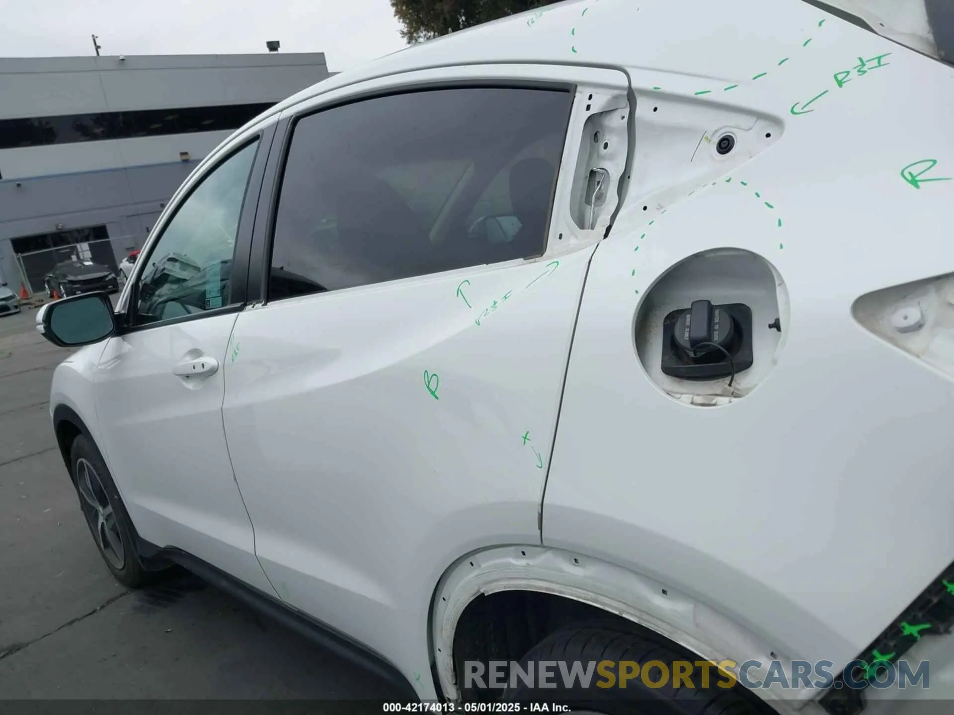 14 Photograph of a damaged car 3CZRU5H56NM744659 HONDA HR-V 2022
