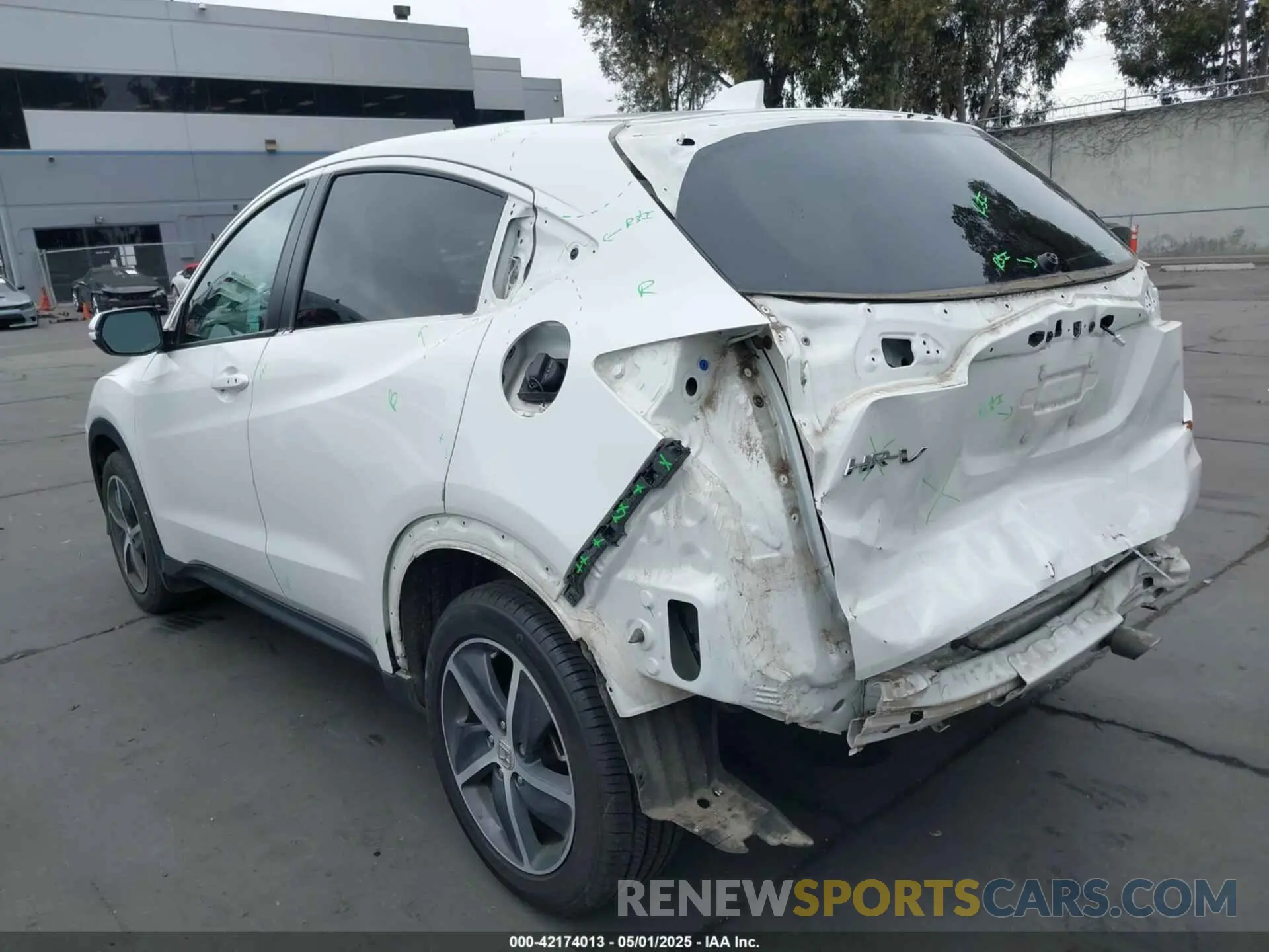 3 Photograph of a damaged car 3CZRU5H56NM744659 HONDA HR-V 2022