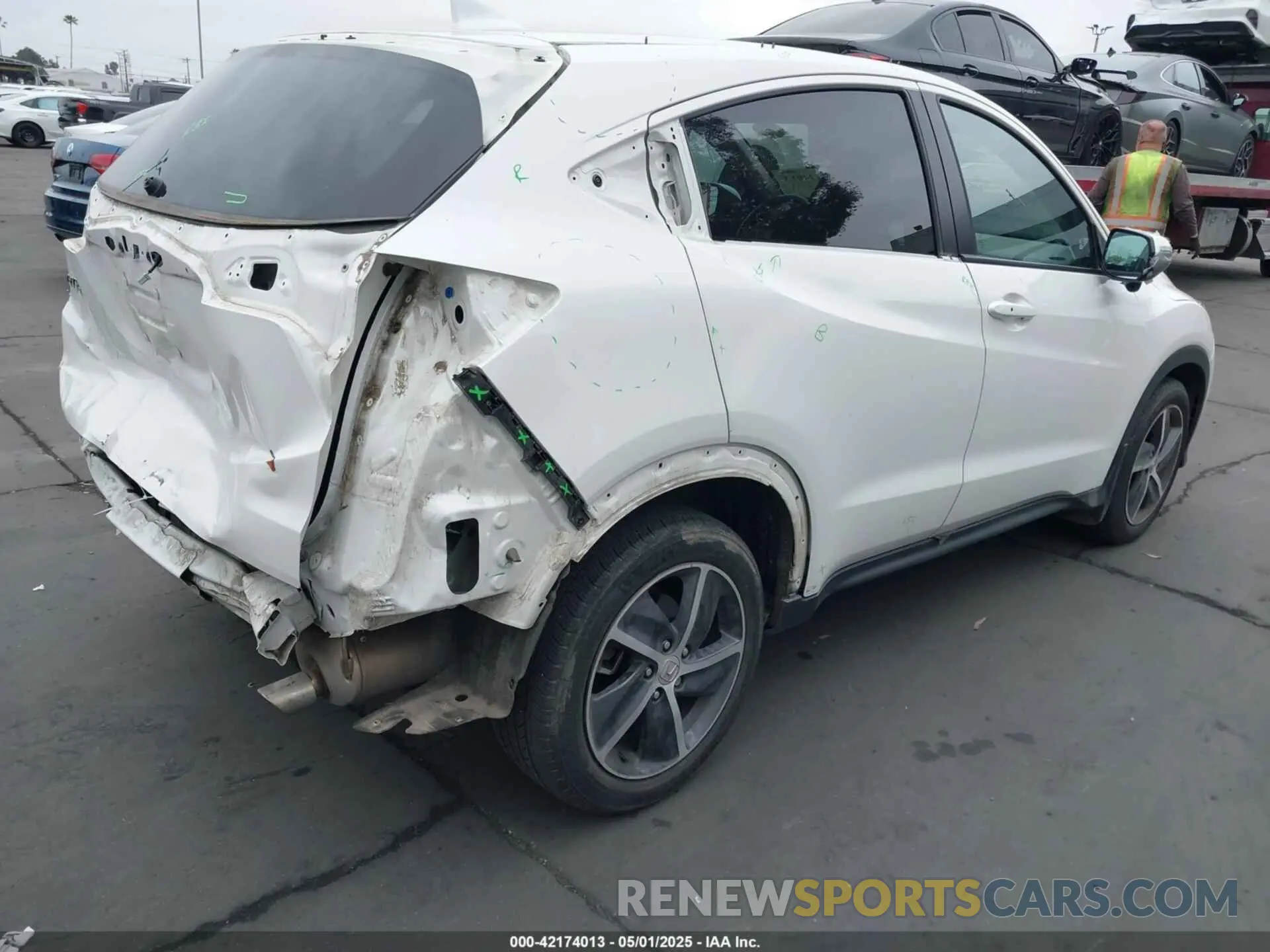 4 Photograph of a damaged car 3CZRU5H56NM744659 HONDA HR-V 2022
