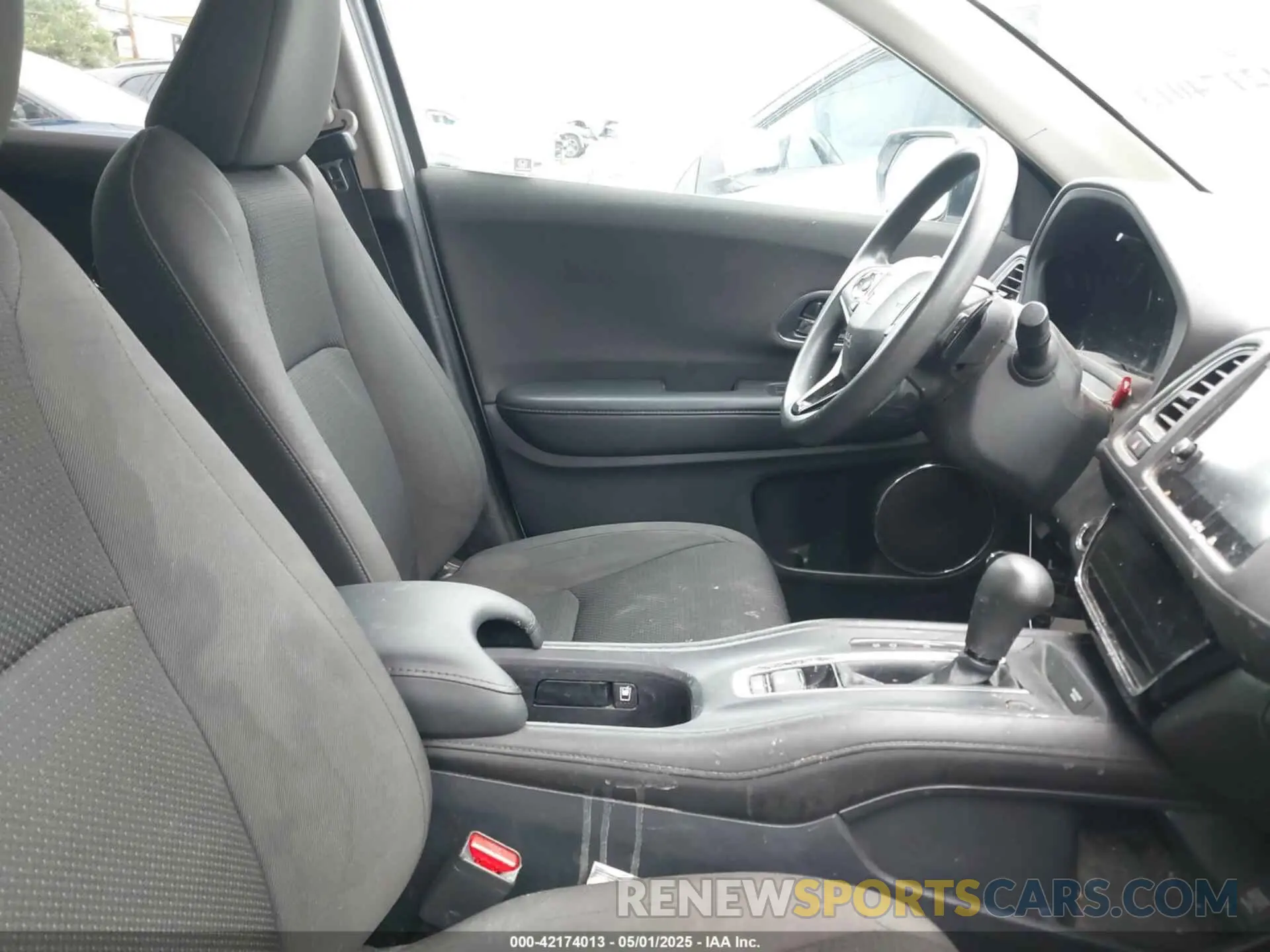 5 Photograph of a damaged car 3CZRU5H56NM744659 HONDA HR-V 2022