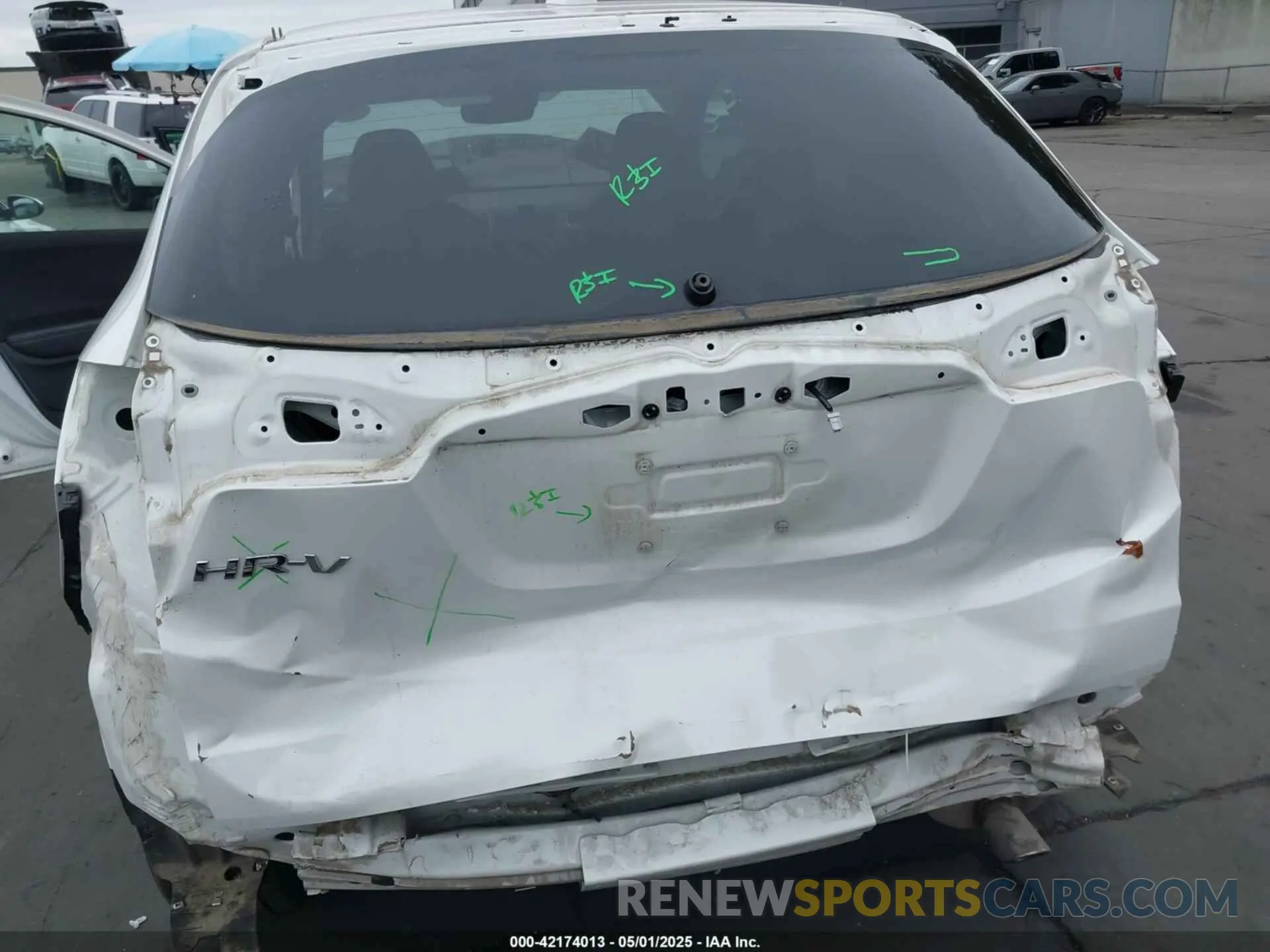 6 Photograph of a damaged car 3CZRU5H56NM744659 HONDA HR-V 2022