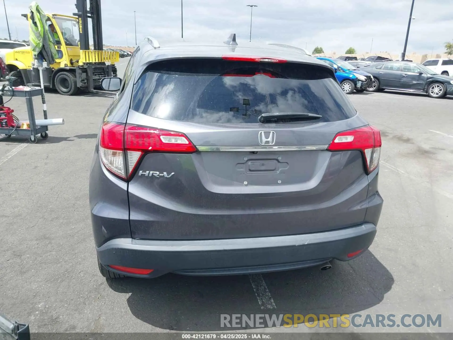 17 Photograph of a damaged car 3CZRU5H57NM703540 HONDA HR-V 2022