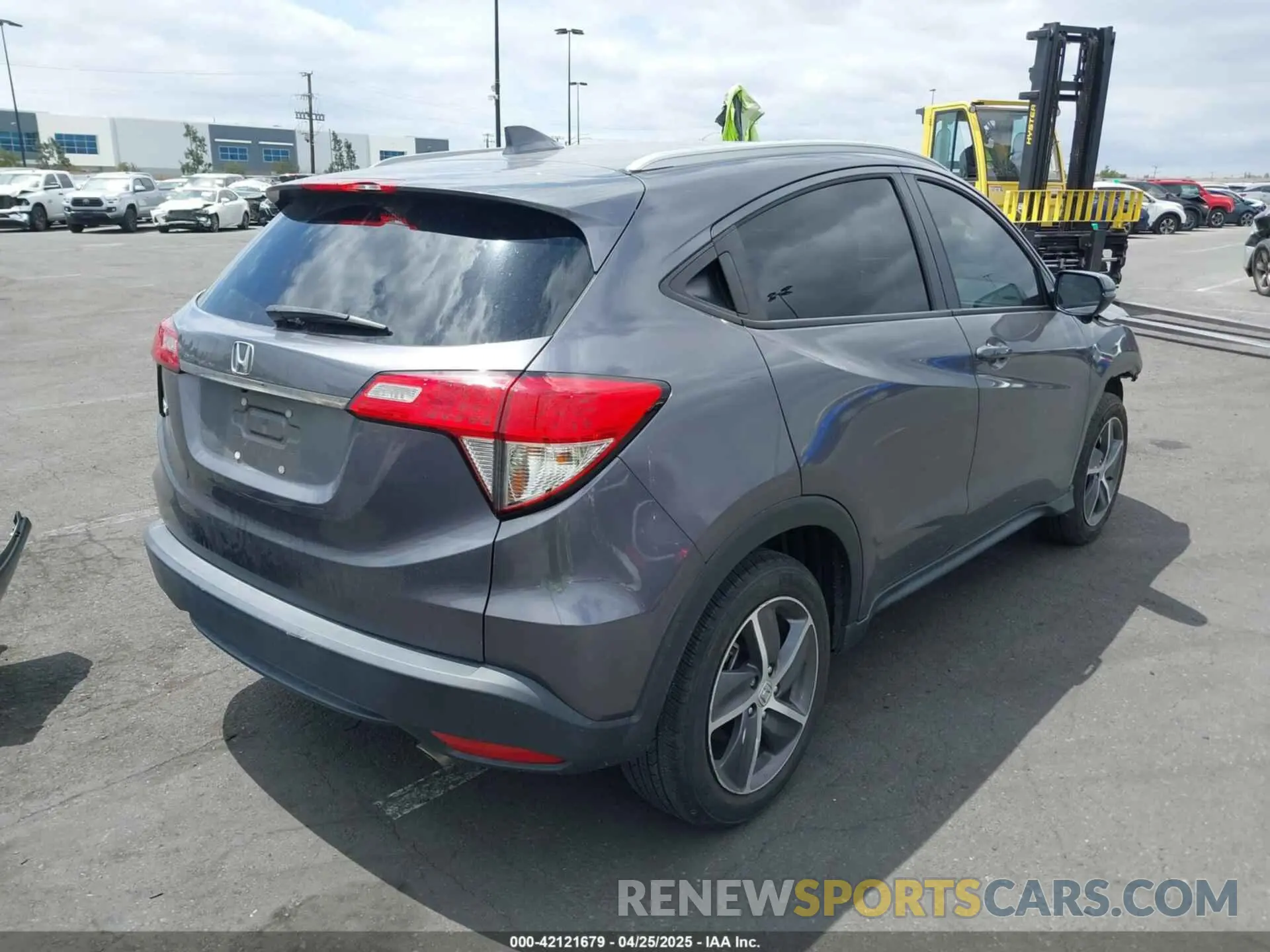 4 Photograph of a damaged car 3CZRU5H57NM703540 HONDA HR-V 2022