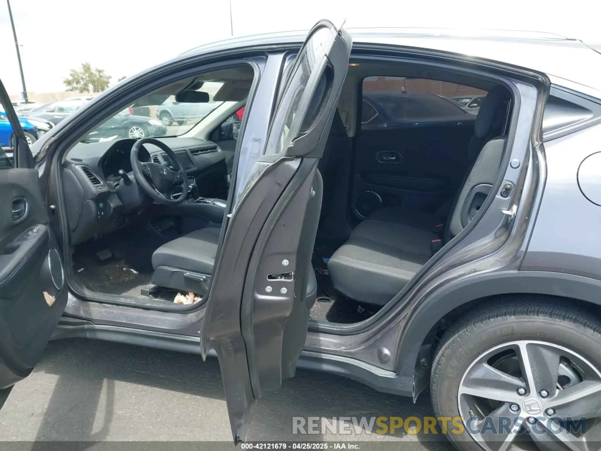 8 Photograph of a damaged car 3CZRU5H57NM703540 HONDA HR-V 2022