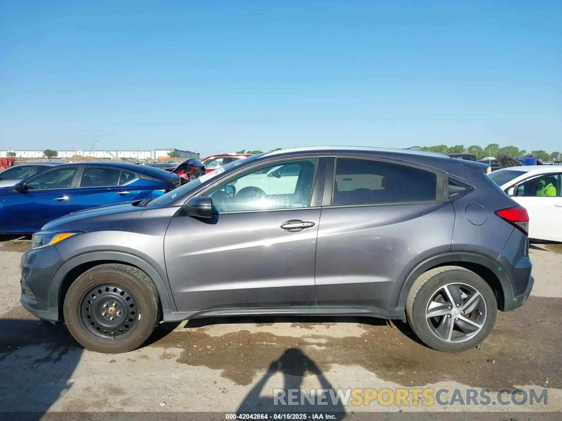 14 Photograph of a damaged car 3CZRU5H57NM719012 HONDA HR-V 2022