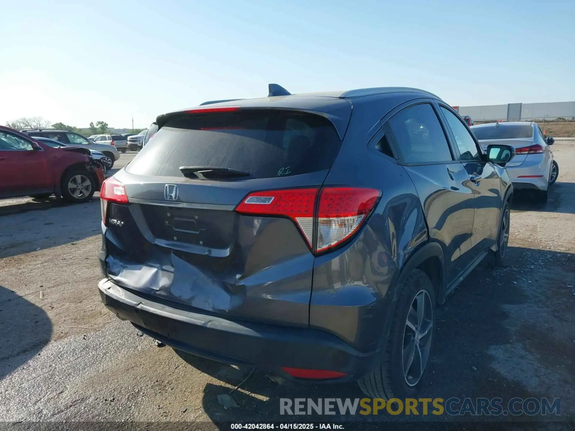 4 Photograph of a damaged car 3CZRU5H57NM719012 HONDA HR-V 2022