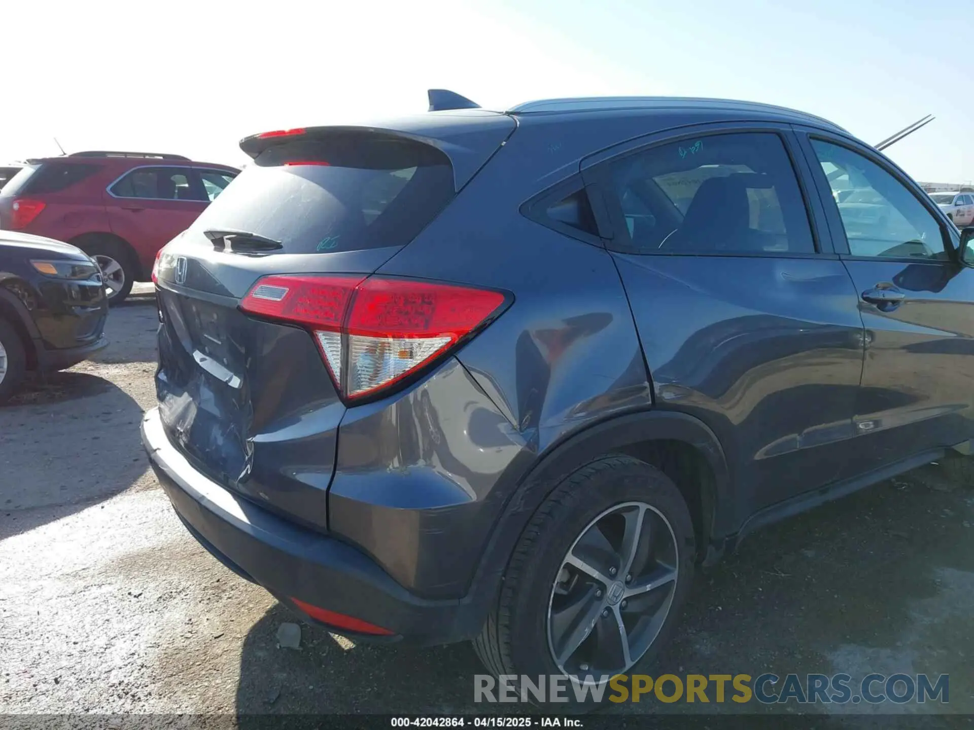 6 Photograph of a damaged car 3CZRU5H57NM719012 HONDA HR-V 2022