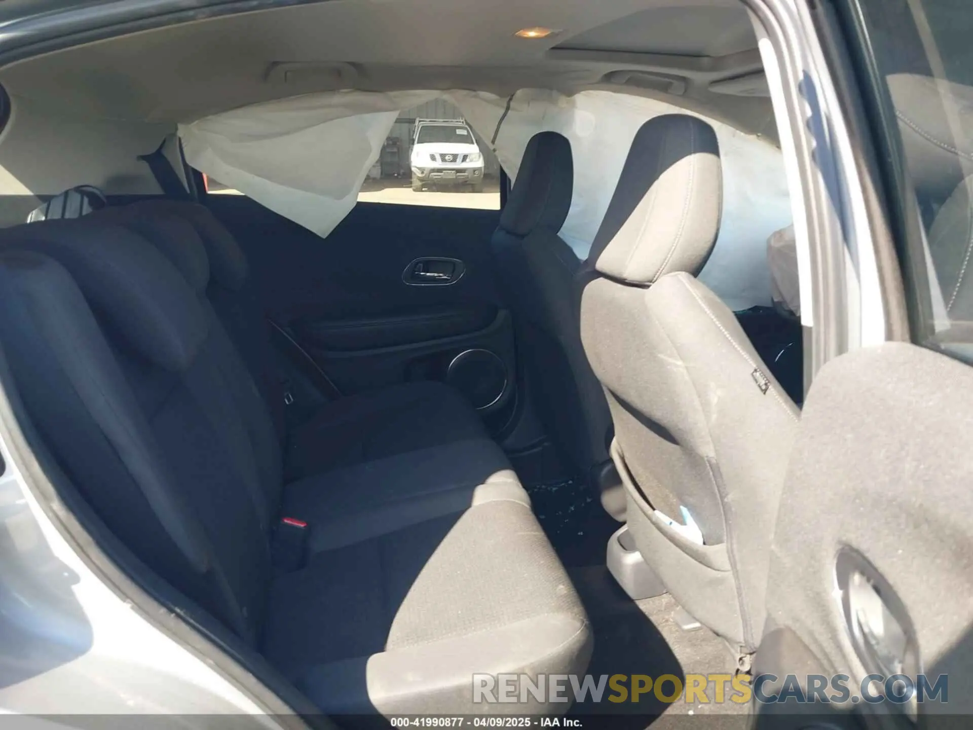 8 Photograph of a damaged car 3CZRU5H57NM719303 HONDA HR-V 2022