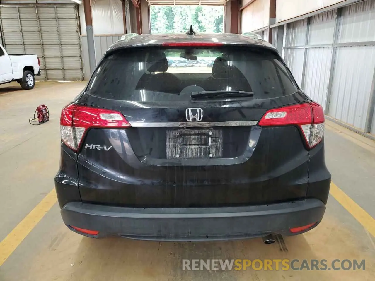 6 Photograph of a damaged car 3CZRU5H57NM734464 HONDA HR-V 2022