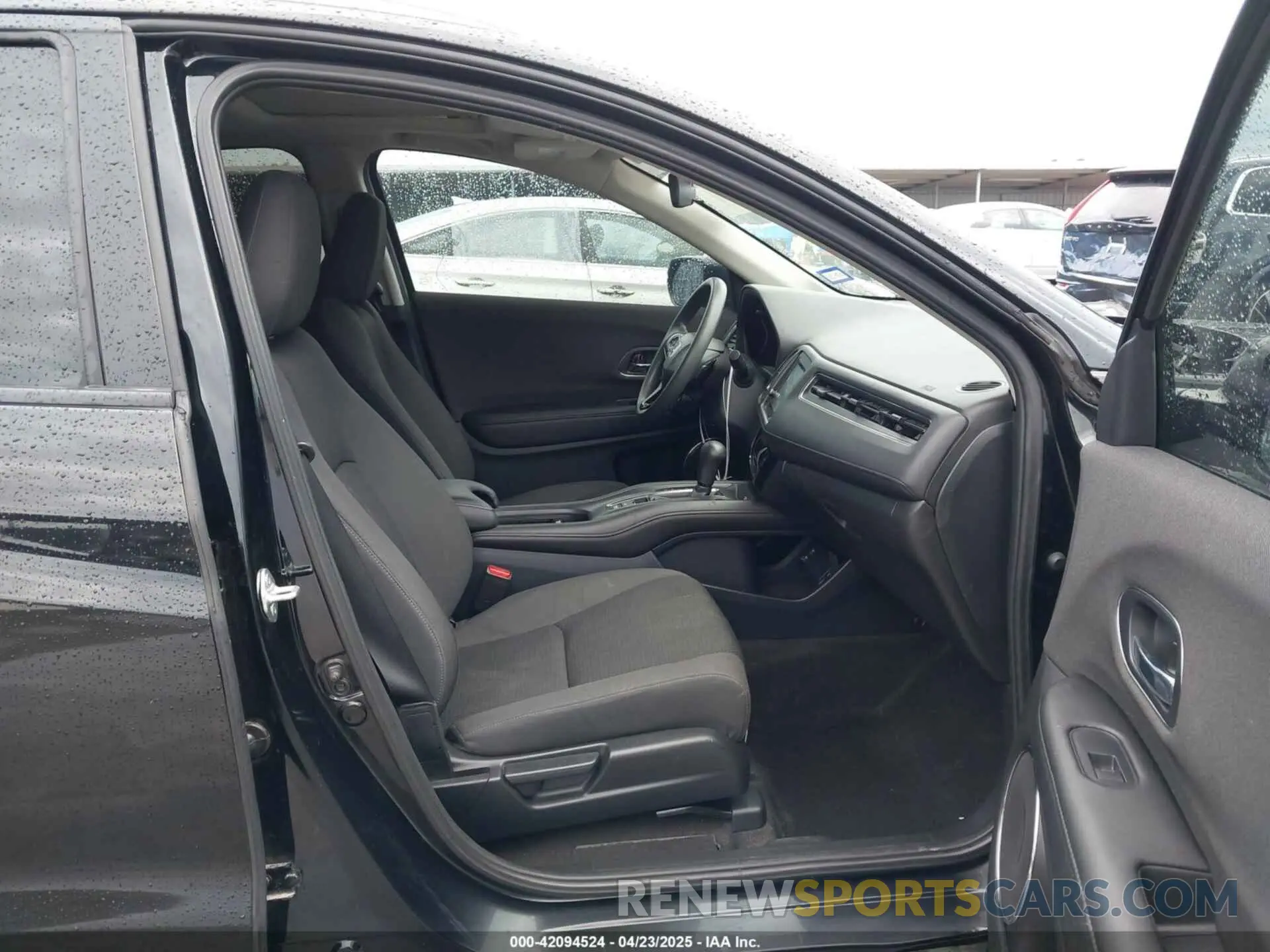 5 Photograph of a damaged car 3CZRU5H58NM742010 HONDA HR-V 2022
