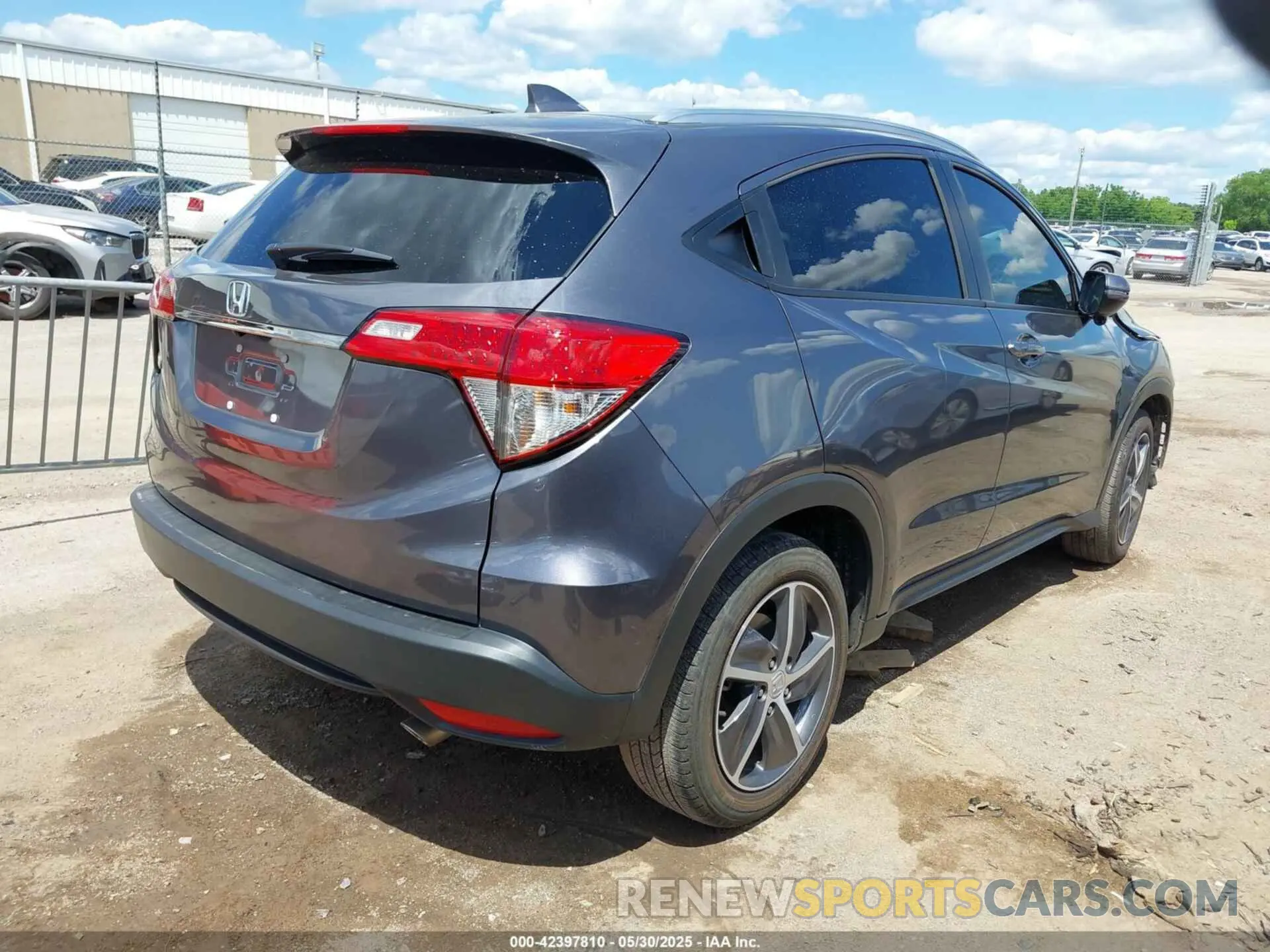 4 Photograph of a damaged car 3CZRU5H58NM743268 HONDA HR-V 2022