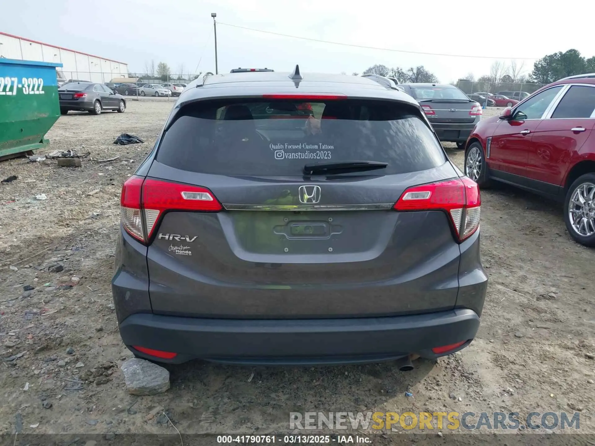 17 Photograph of a damaged car 3CZRU5H58NM744534 HONDA HR-V 2022