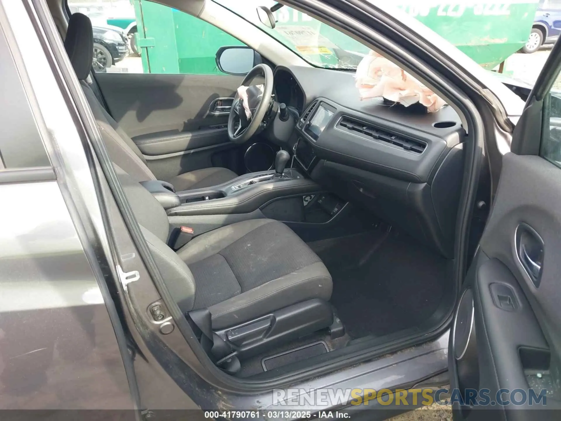 5 Photograph of a damaged car 3CZRU5H58NM744534 HONDA HR-V 2022