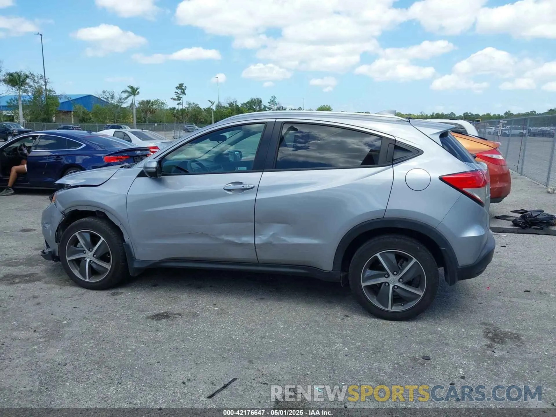 14 Photograph of a damaged car 3CZRU5H59NM719299 HONDA HR-V 2022