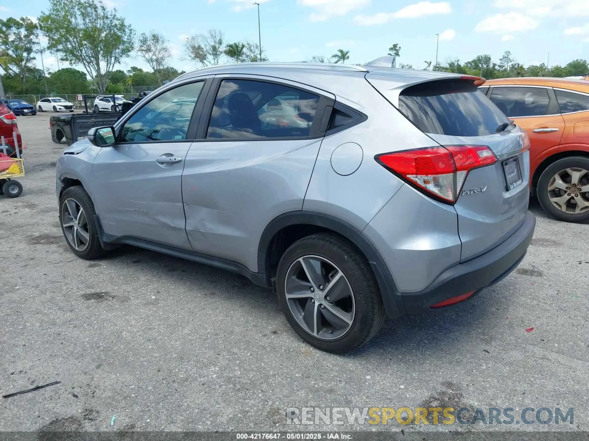 3 Photograph of a damaged car 3CZRU5H59NM719299 HONDA HR-V 2022