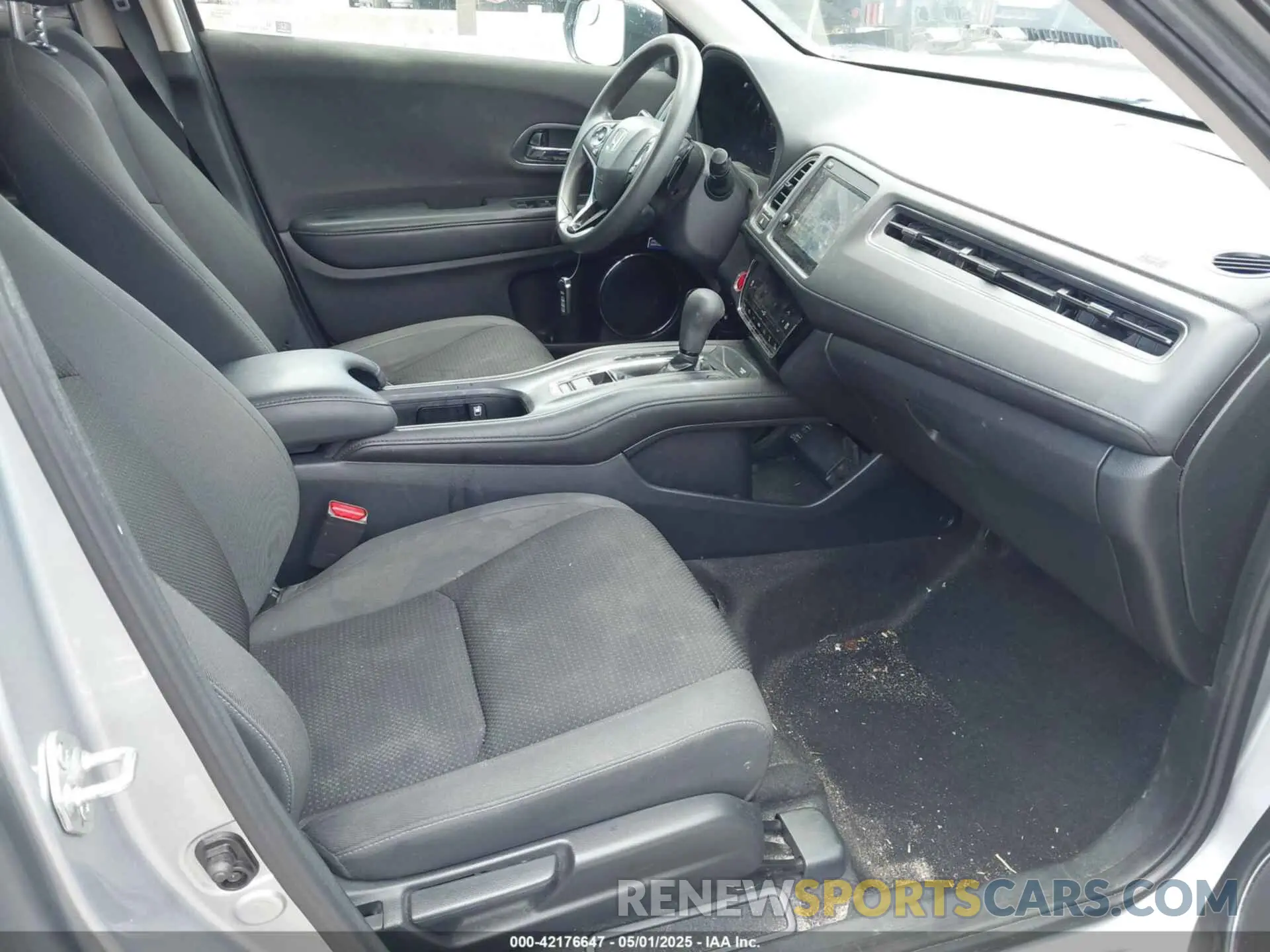 5 Photograph of a damaged car 3CZRU5H59NM719299 HONDA HR-V 2022
