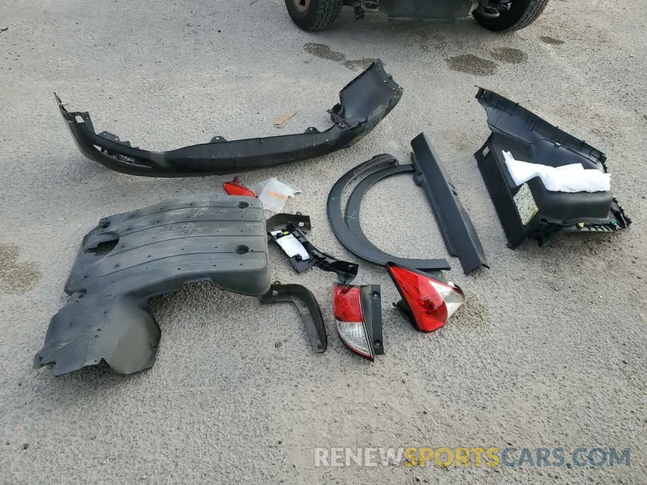 13 Photograph of a damaged car 3CZRU5H77NM732067 HONDA HR-V 2022