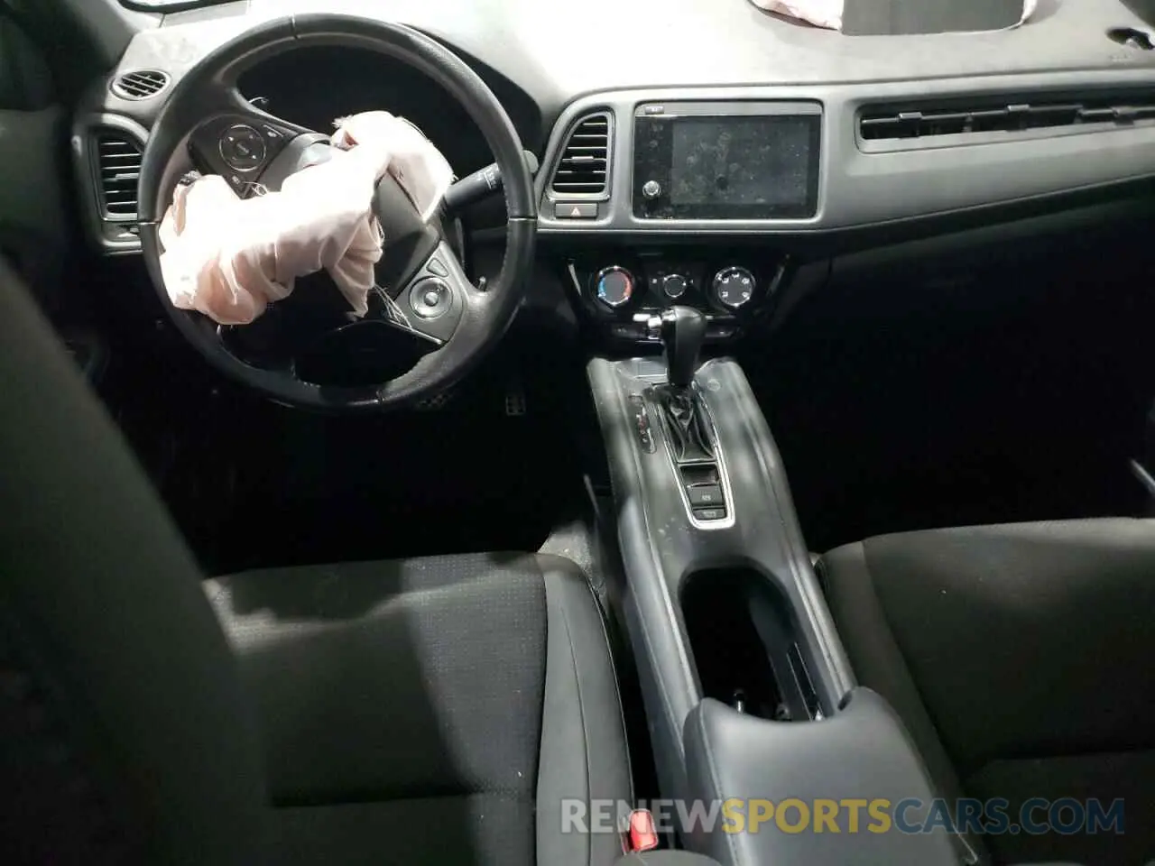 8 Photograph of a damaged car 3CZRU6H10NM704435 HONDA HR-V 2022
