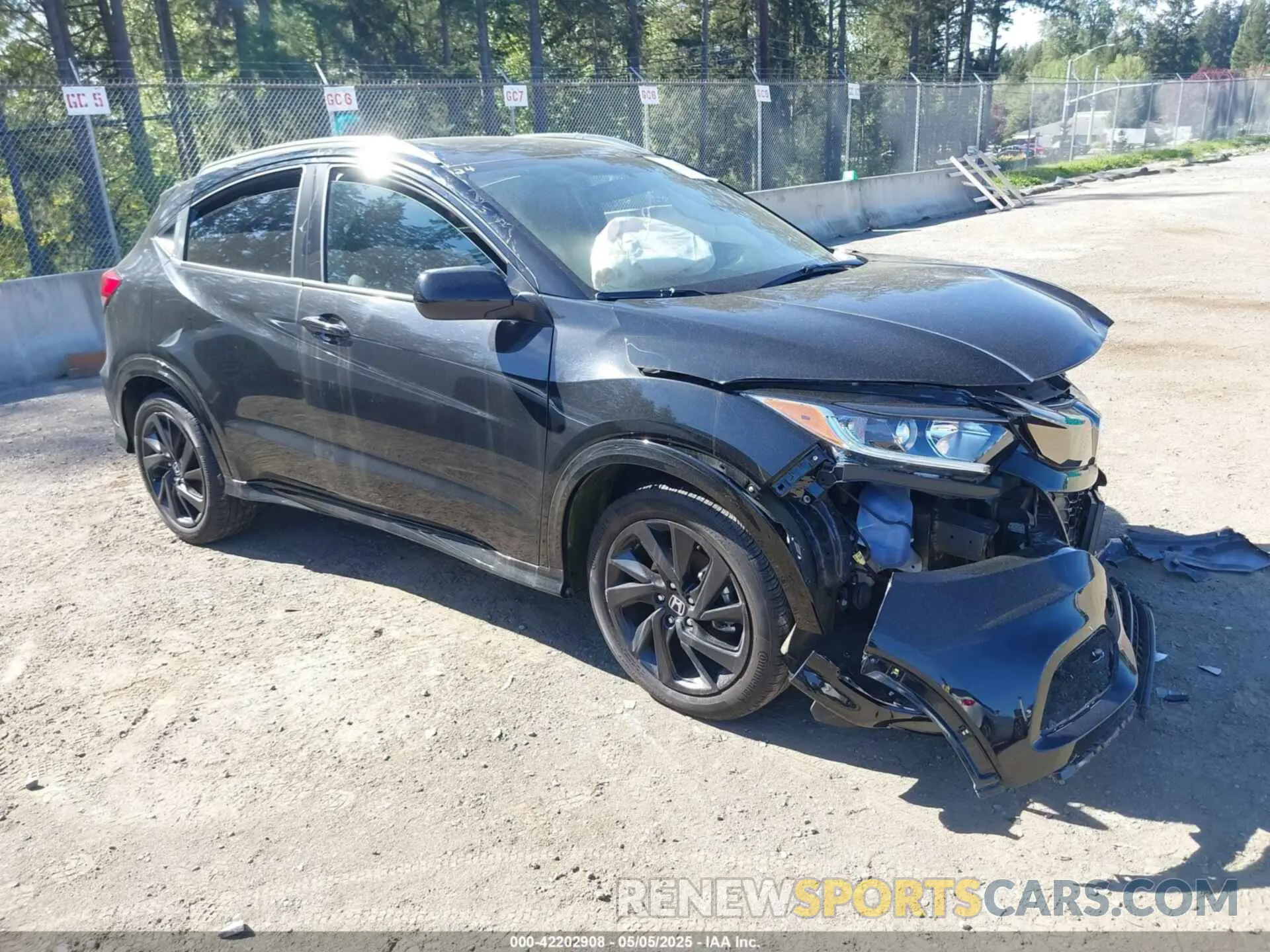 1 Photograph of a damaged car 3CZRU6H11NM731885 HONDA HR-V 2022