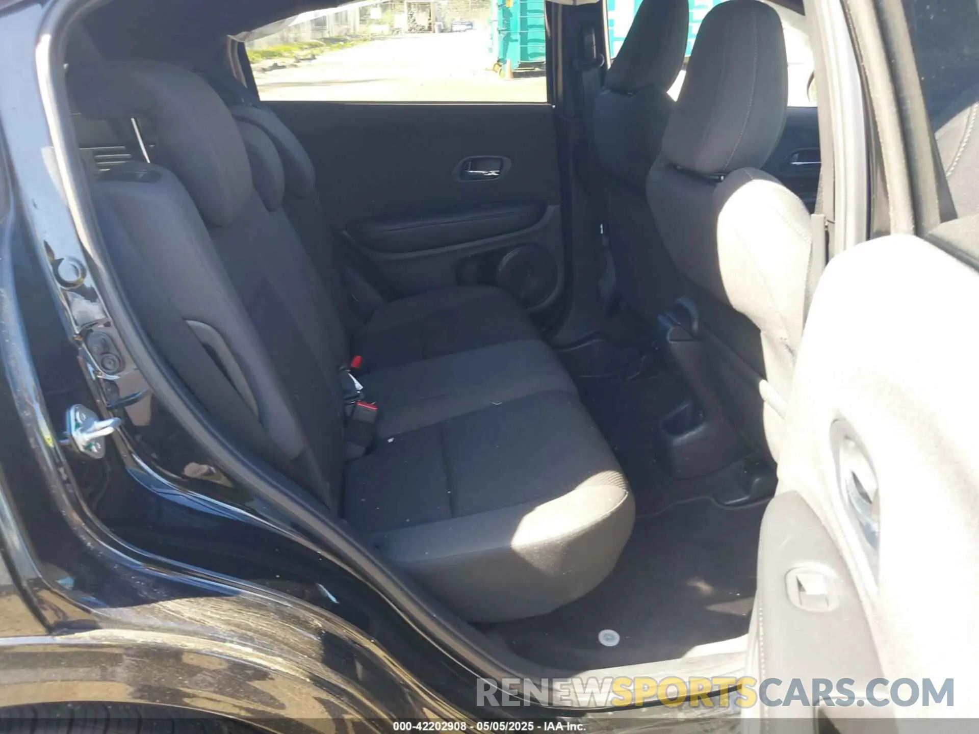 8 Photograph of a damaged car 3CZRU6H11NM731885 HONDA HR-V 2022