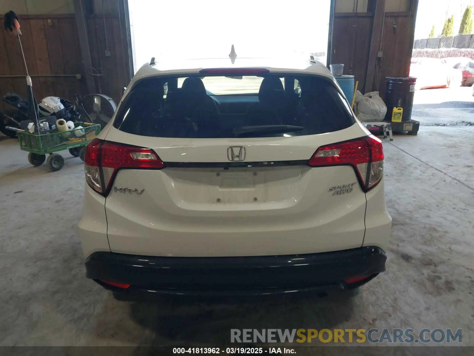 17 Photograph of a damaged car 3CZRU6H12NM753653 HONDA HR-V 2022