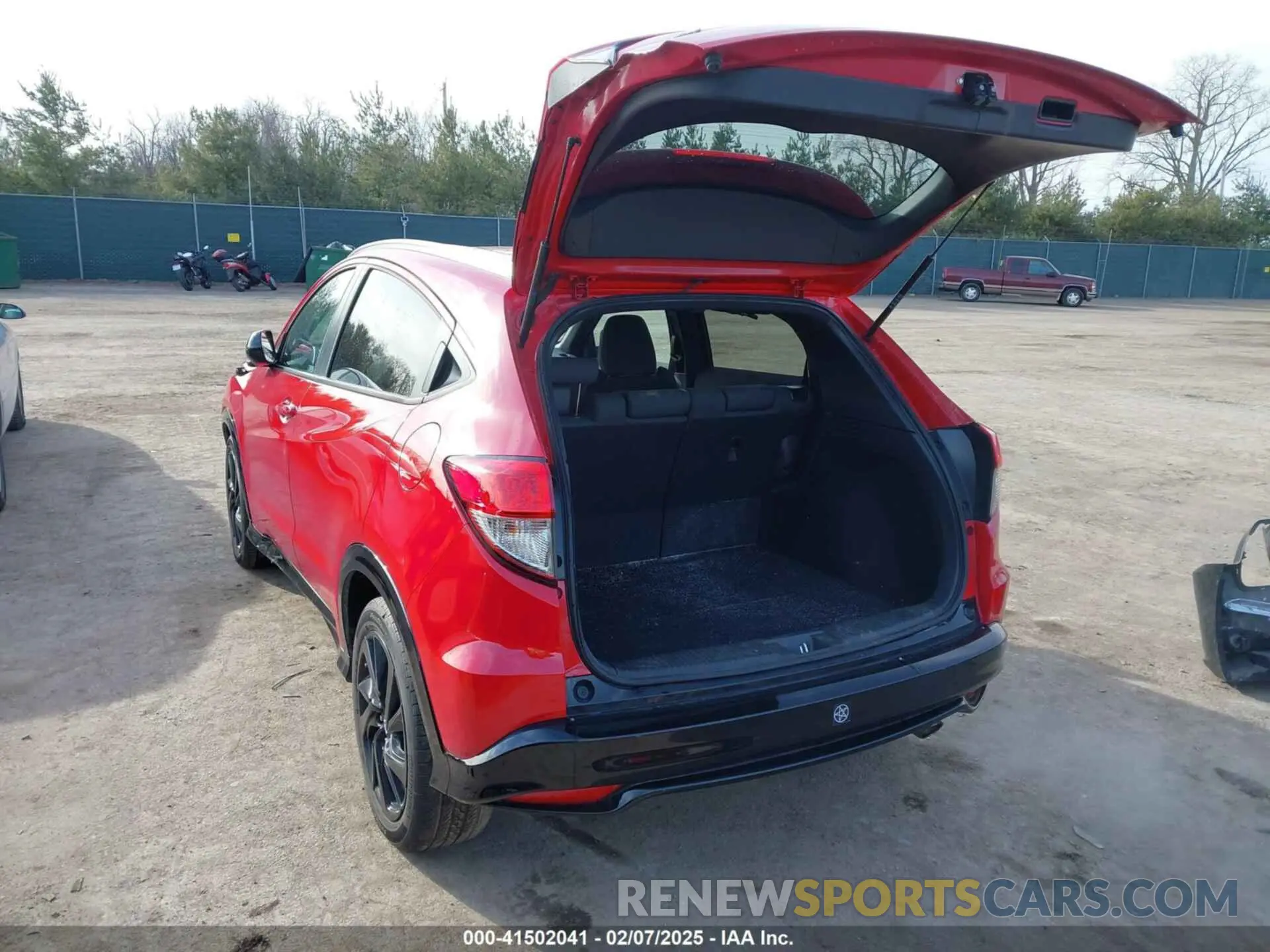 3 Photograph of a damaged car 3CZRU6H13NM721634 HONDA HR-V 2022