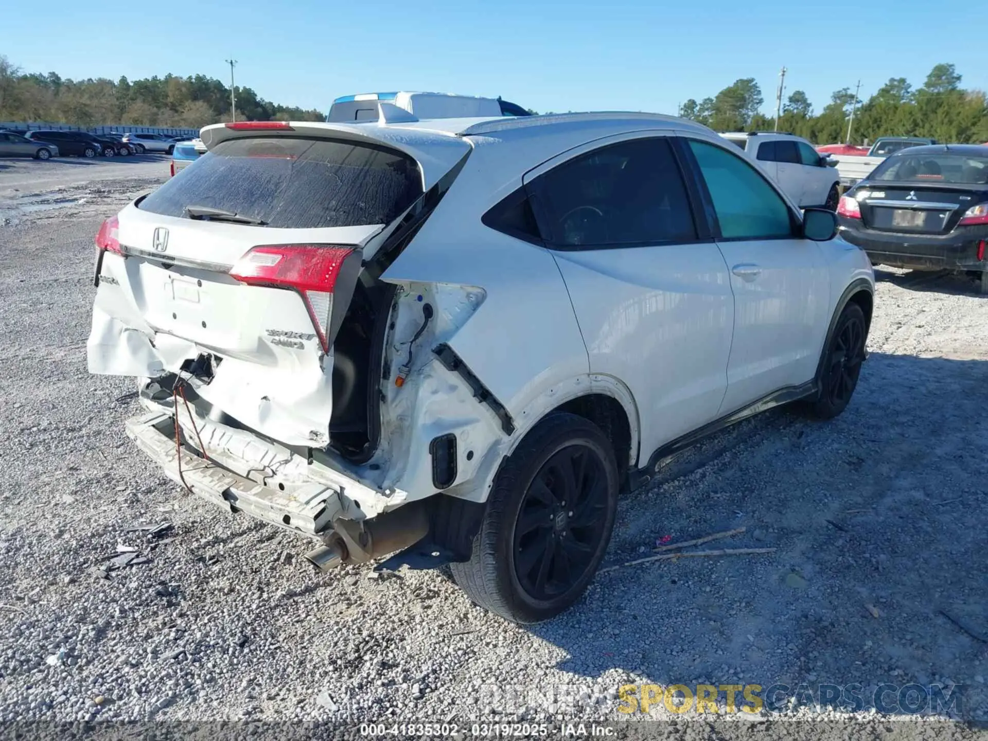 4 Photograph of a damaged car 3CZRU6H13NM753175 HONDA HR-V 2022
