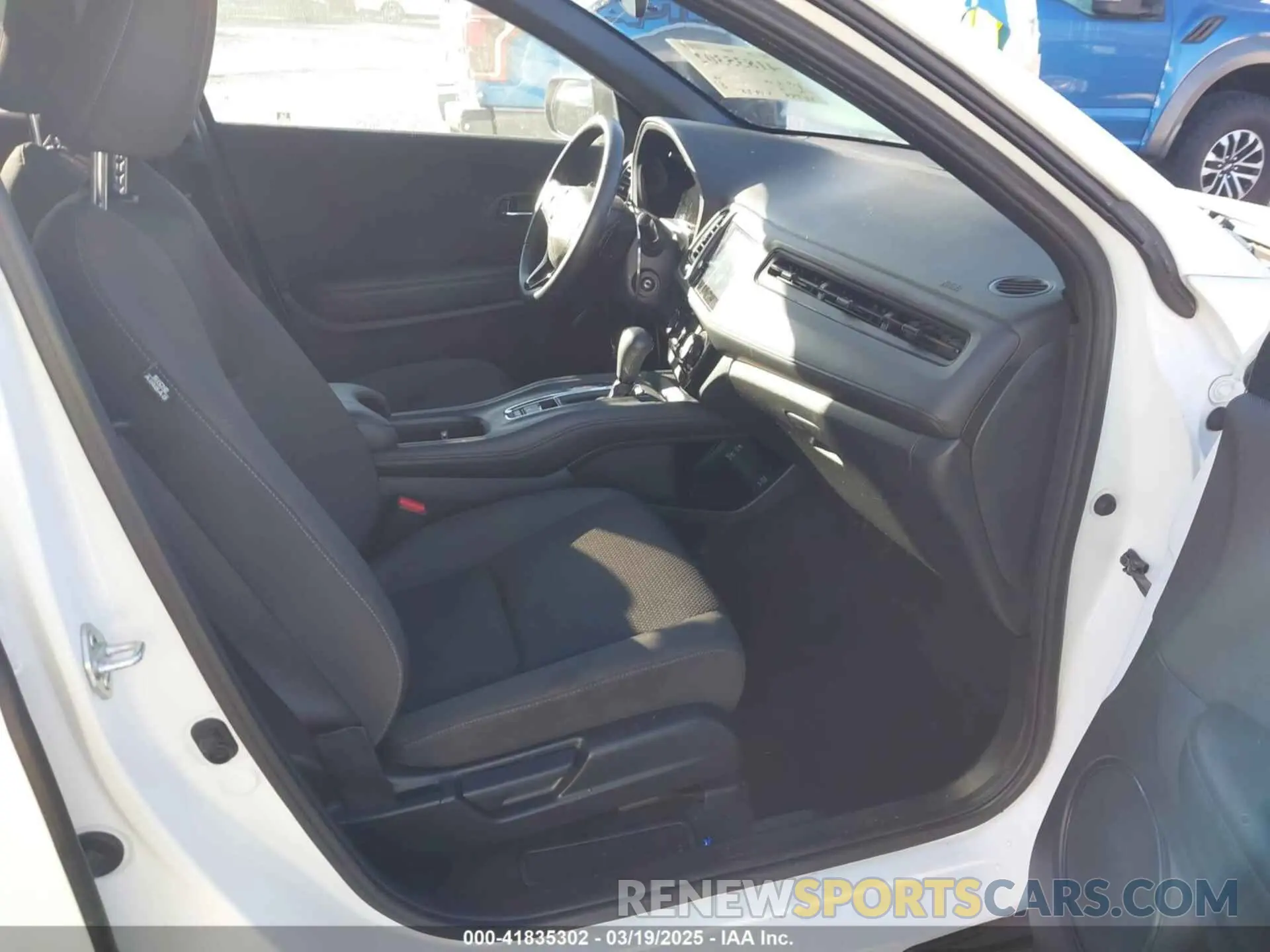 5 Photograph of a damaged car 3CZRU6H13NM753175 HONDA HR-V 2022