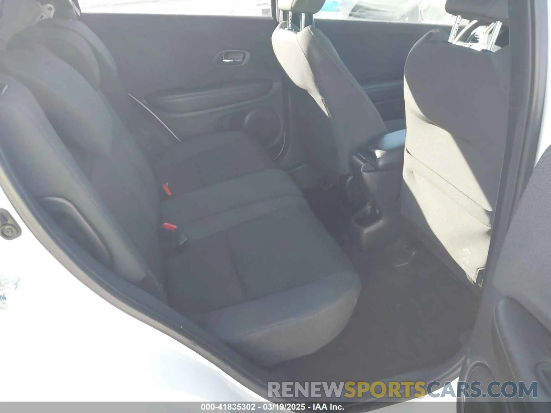 8 Photograph of a damaged car 3CZRU6H13NM753175 HONDA HR-V 2022