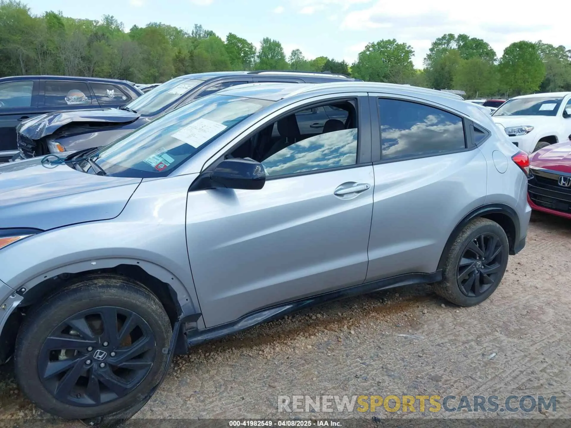 14 Photograph of a damaged car 3CZRU6H14NM709489 HONDA HR-V 2022