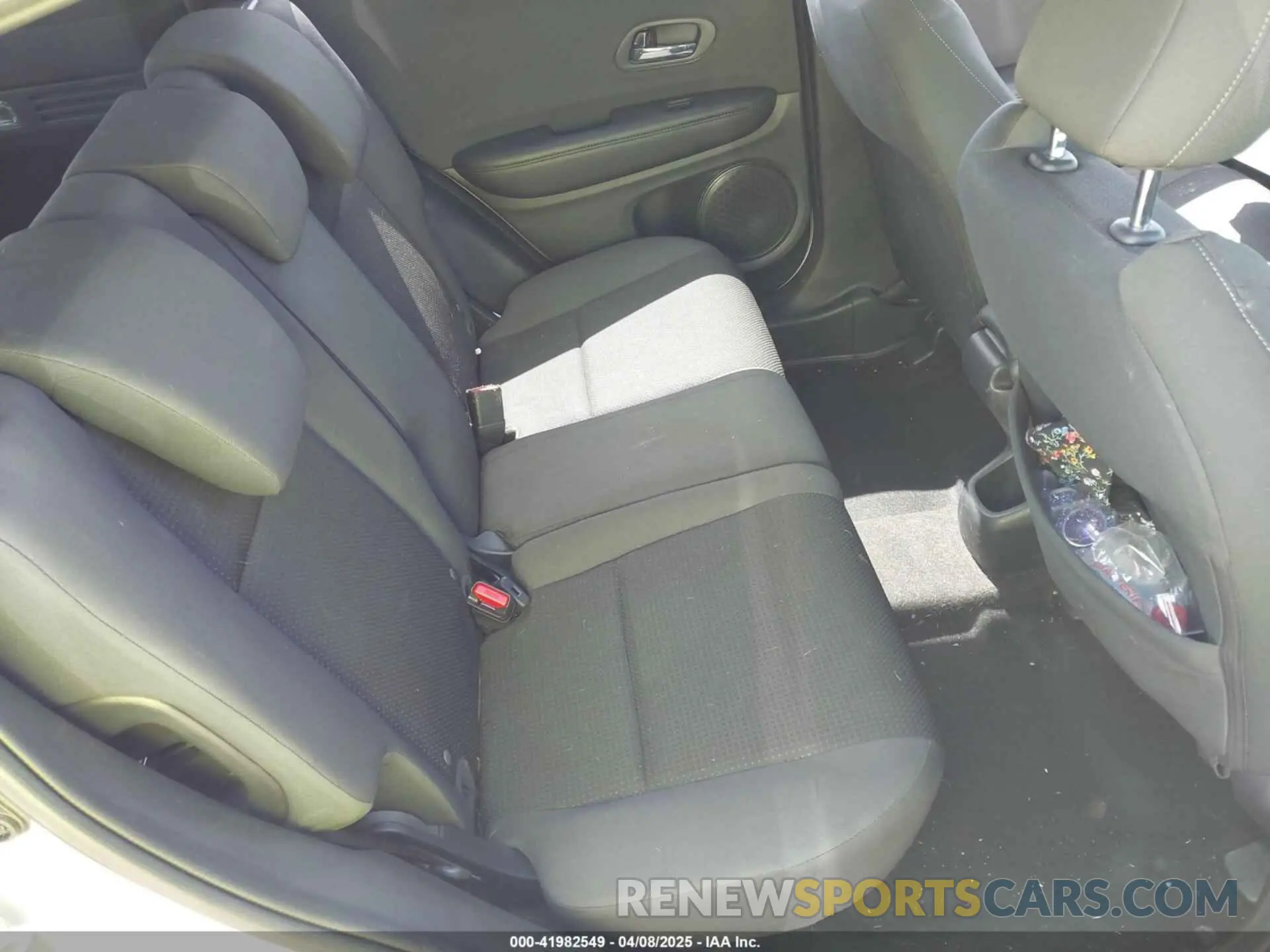 8 Photograph of a damaged car 3CZRU6H14NM709489 HONDA HR-V 2022