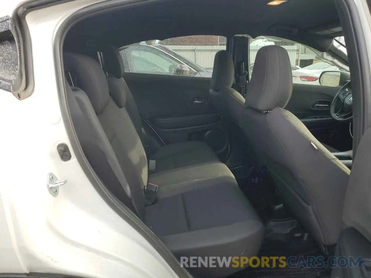 11 Photograph of a damaged car 3CZRU6H15NM756658 HONDA HR-V 2022